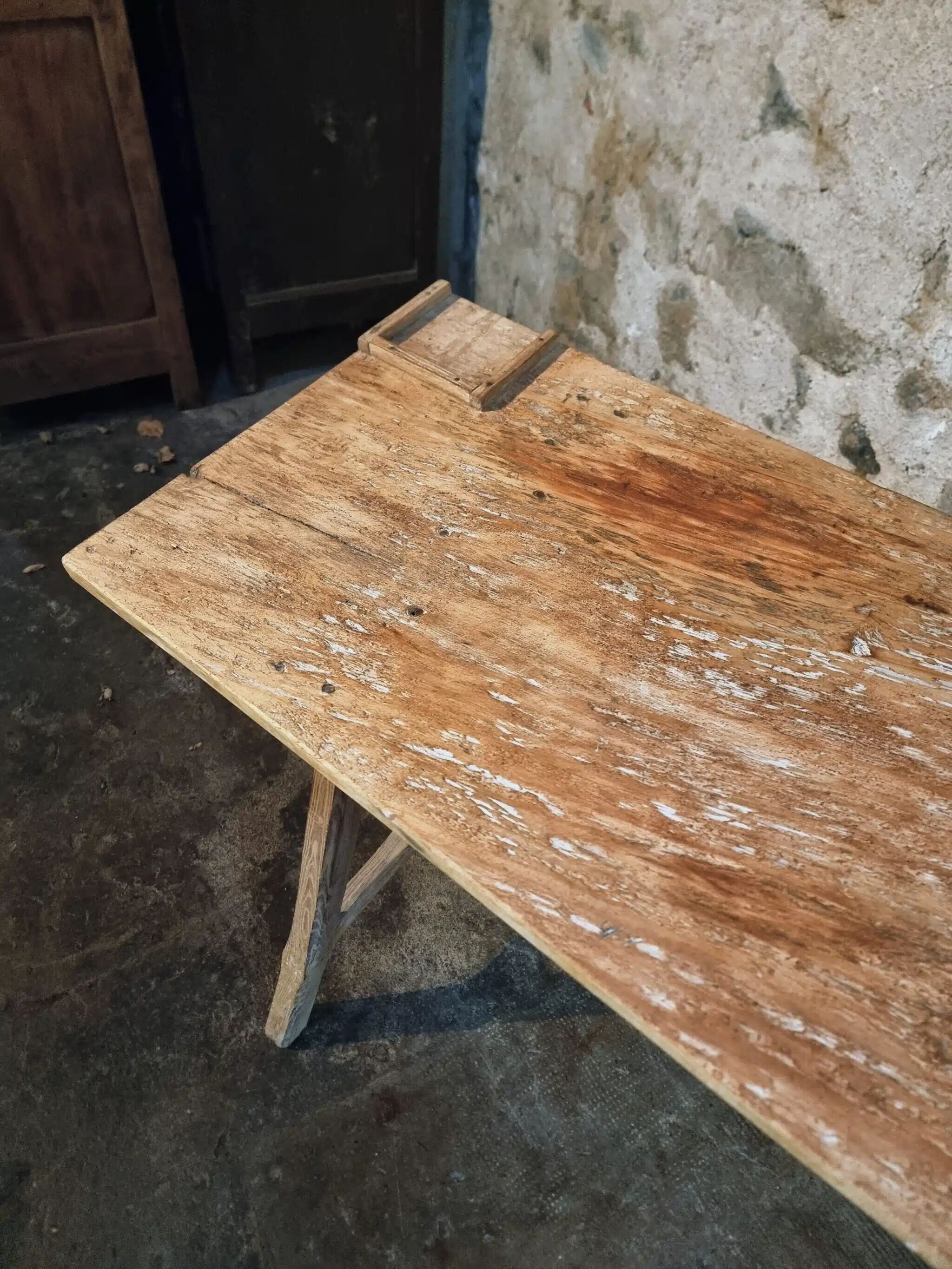 Table de toilette ou bureau d'écriture français ancien en châtaignier et peuplier, vers 1900