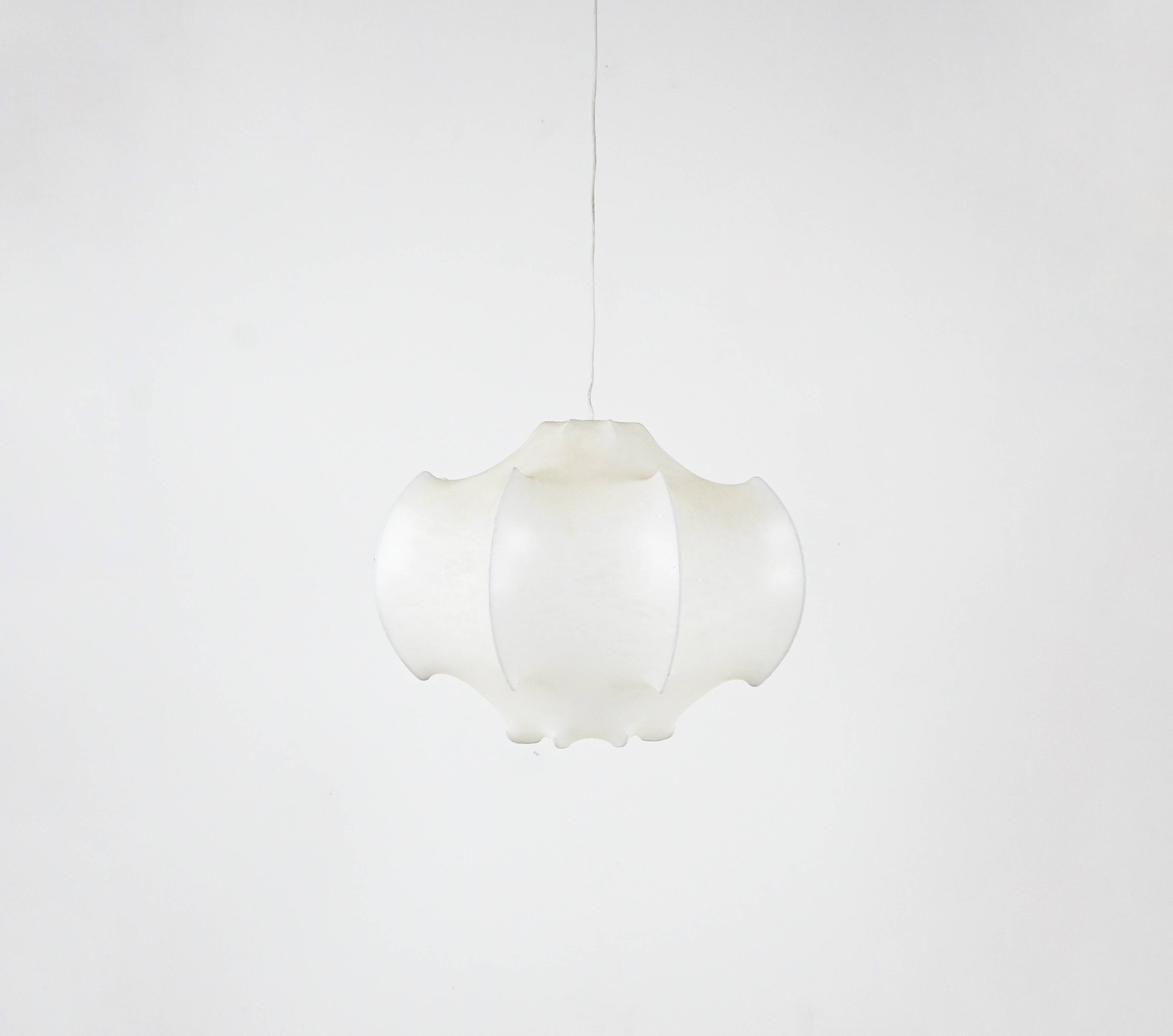 “Viscontea” pendant light by AchilleSu & Pier Giacomo Castiglioni for Flos