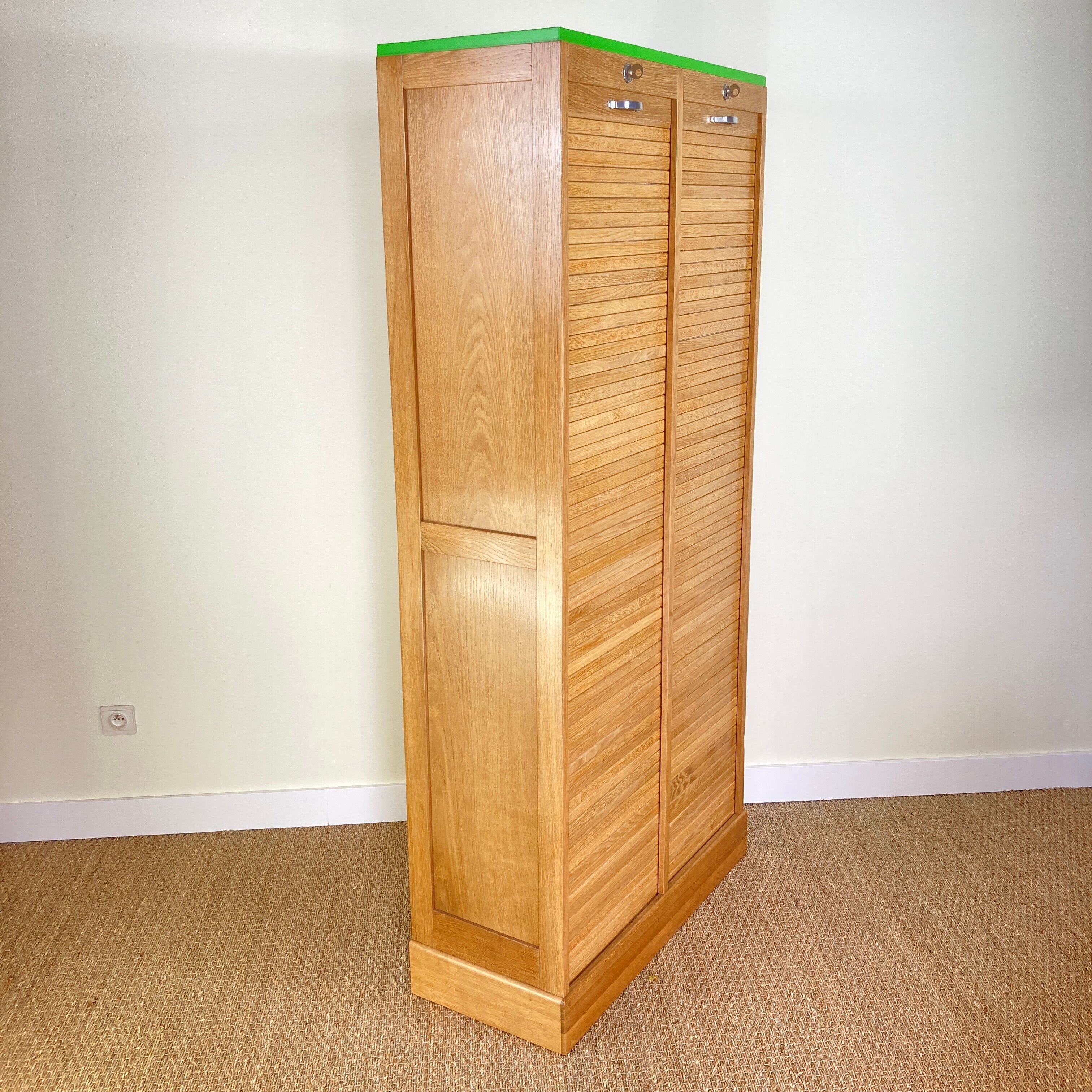 Curtain filing cabinet
