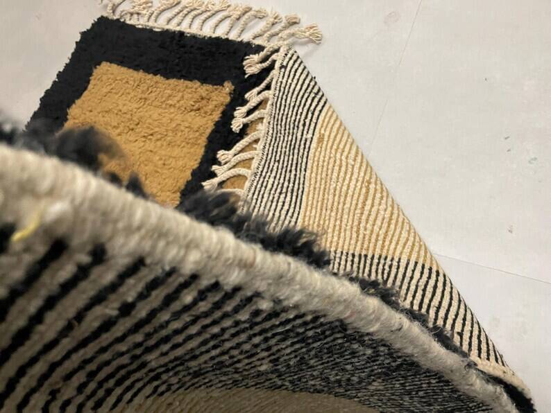 Handmade Berber rug 250cm x 150cm