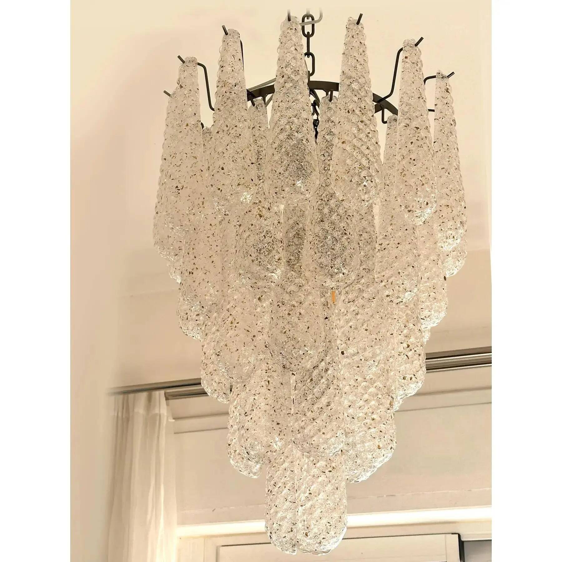 Vintage-Inspired Venetian Murano Glass Conchiglie Chandelier in Black Nicle