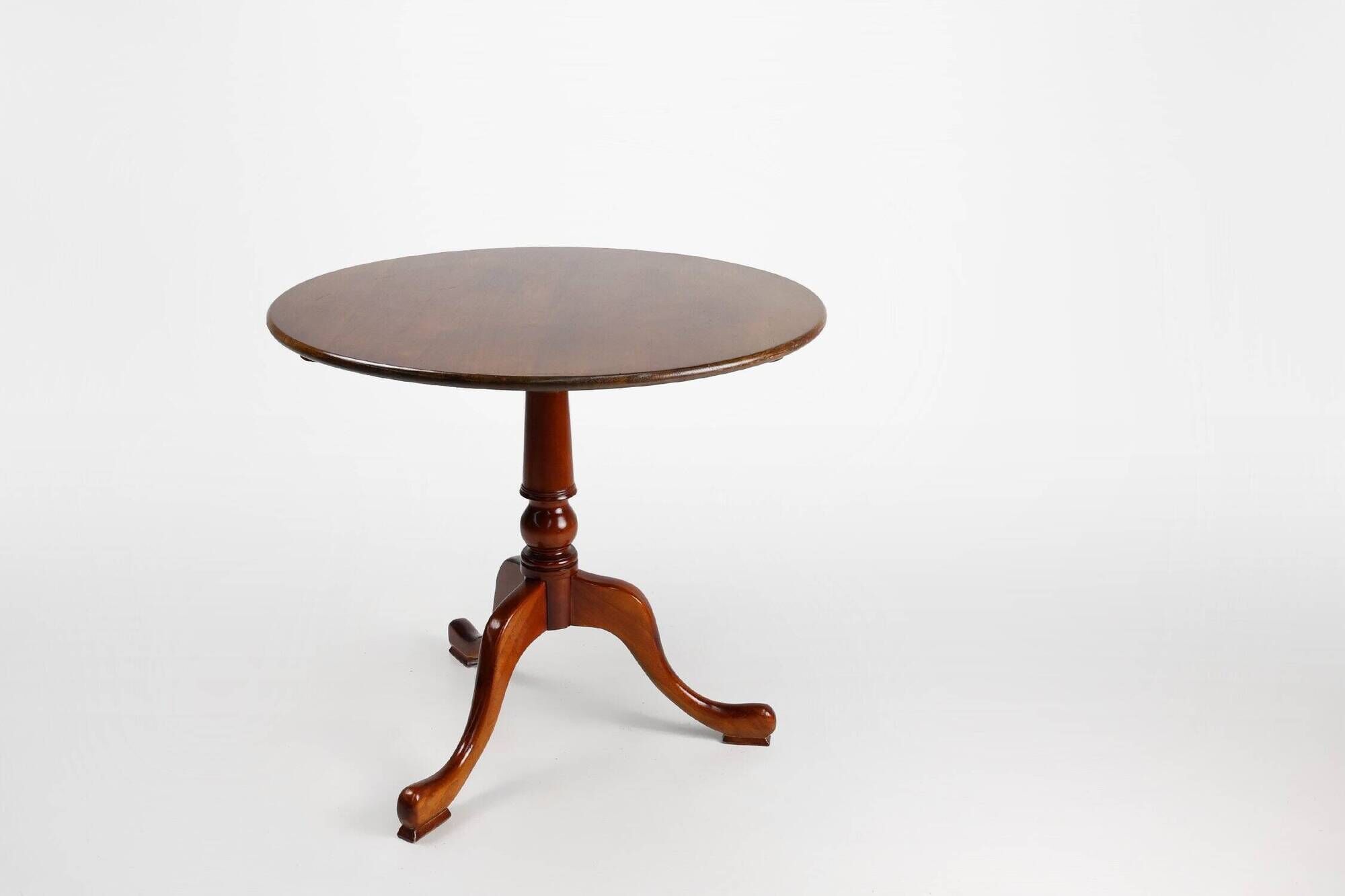 Vintage English Round Tilt Top Table in Cherry, 1950s