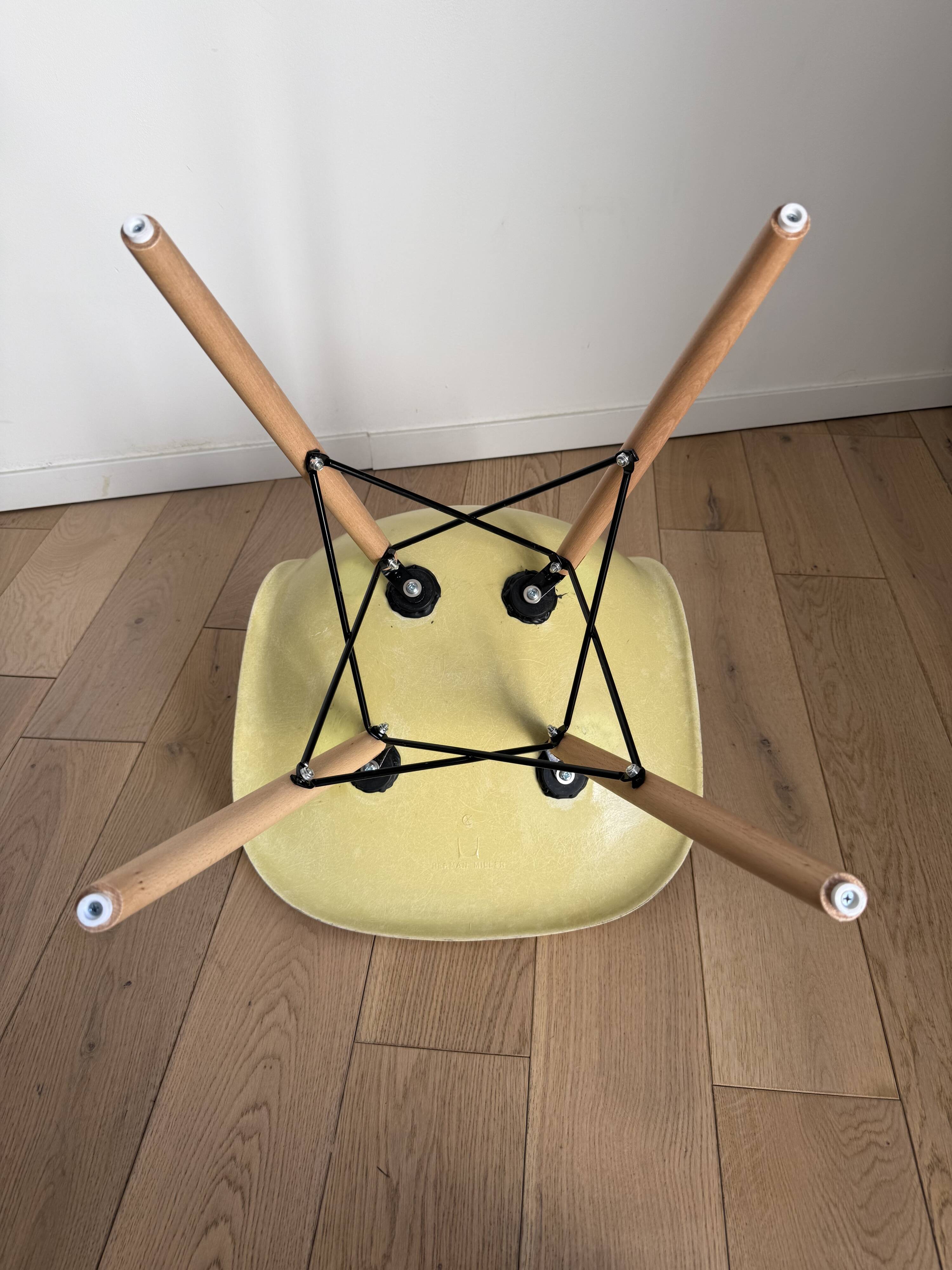Dsw eames herman miller us edition 50s 60s design no vitra knoll yellow