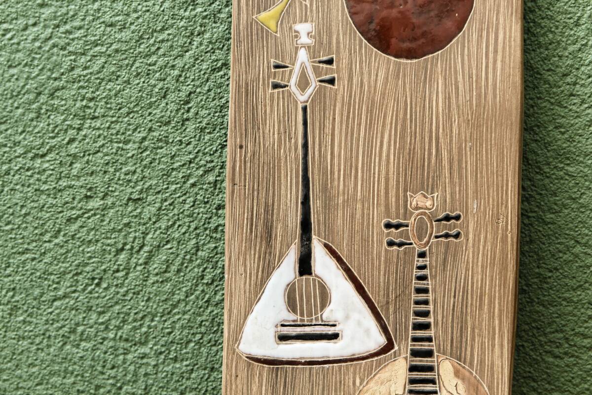 Ceramic wall plaque, musical theme