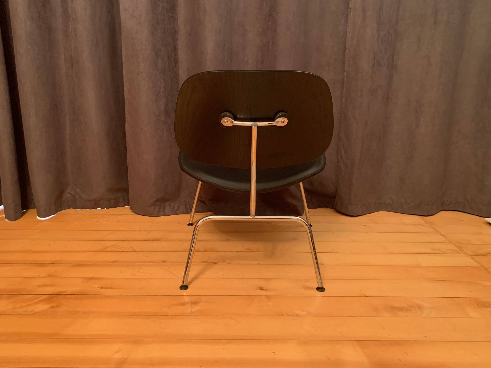Leather armchair LCM designed by Charles & Ray Eames, Vitra