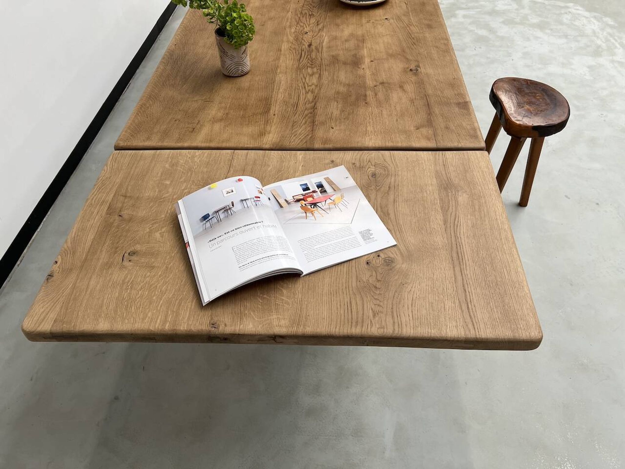 Large farm table from the 60s, in solid oak, with extensions