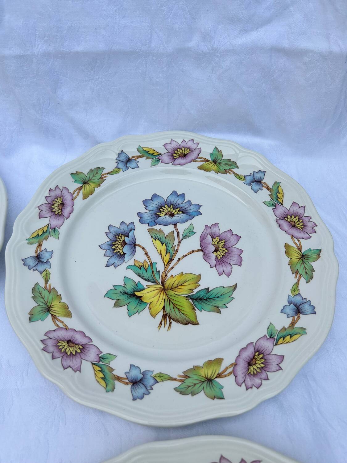 Set of 4 Moulins des Loups flat plates