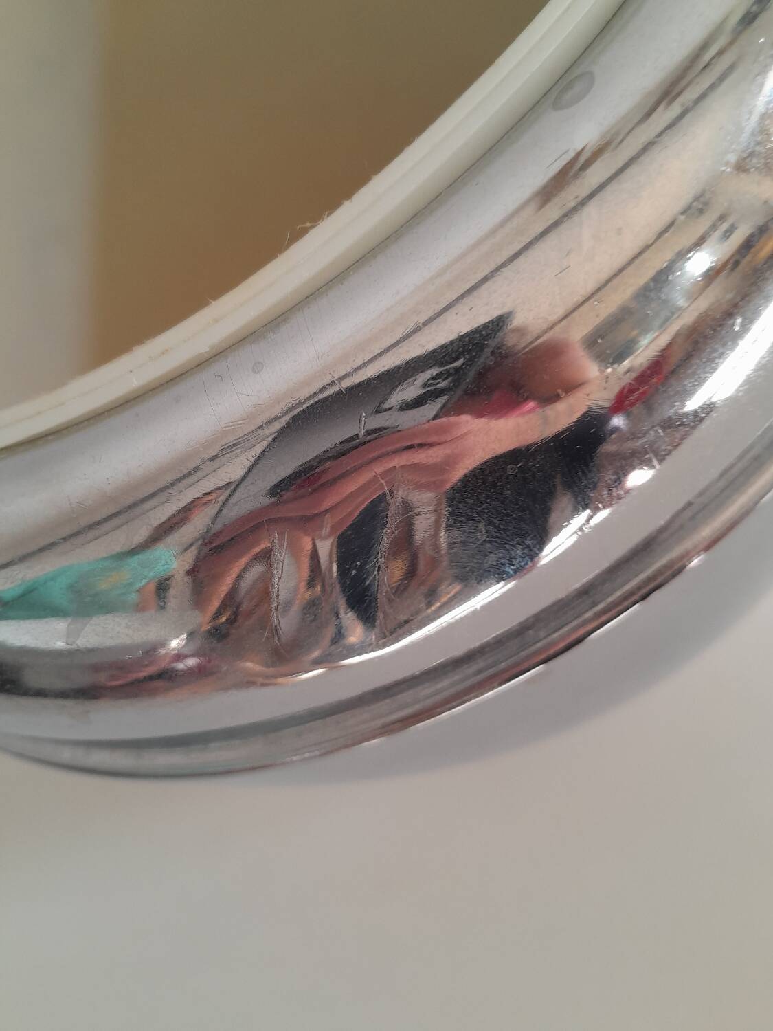 Pear-shaped ice bucket