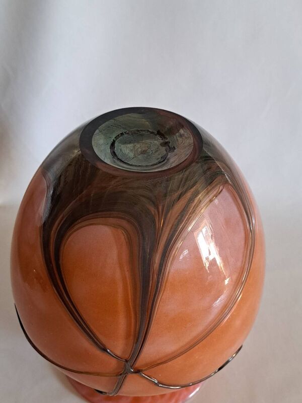 Vase en pate de verre. Signée Biot.