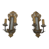 Paire d'appliques en bois sculpté et métal patiné argenté et doré avec miroir central