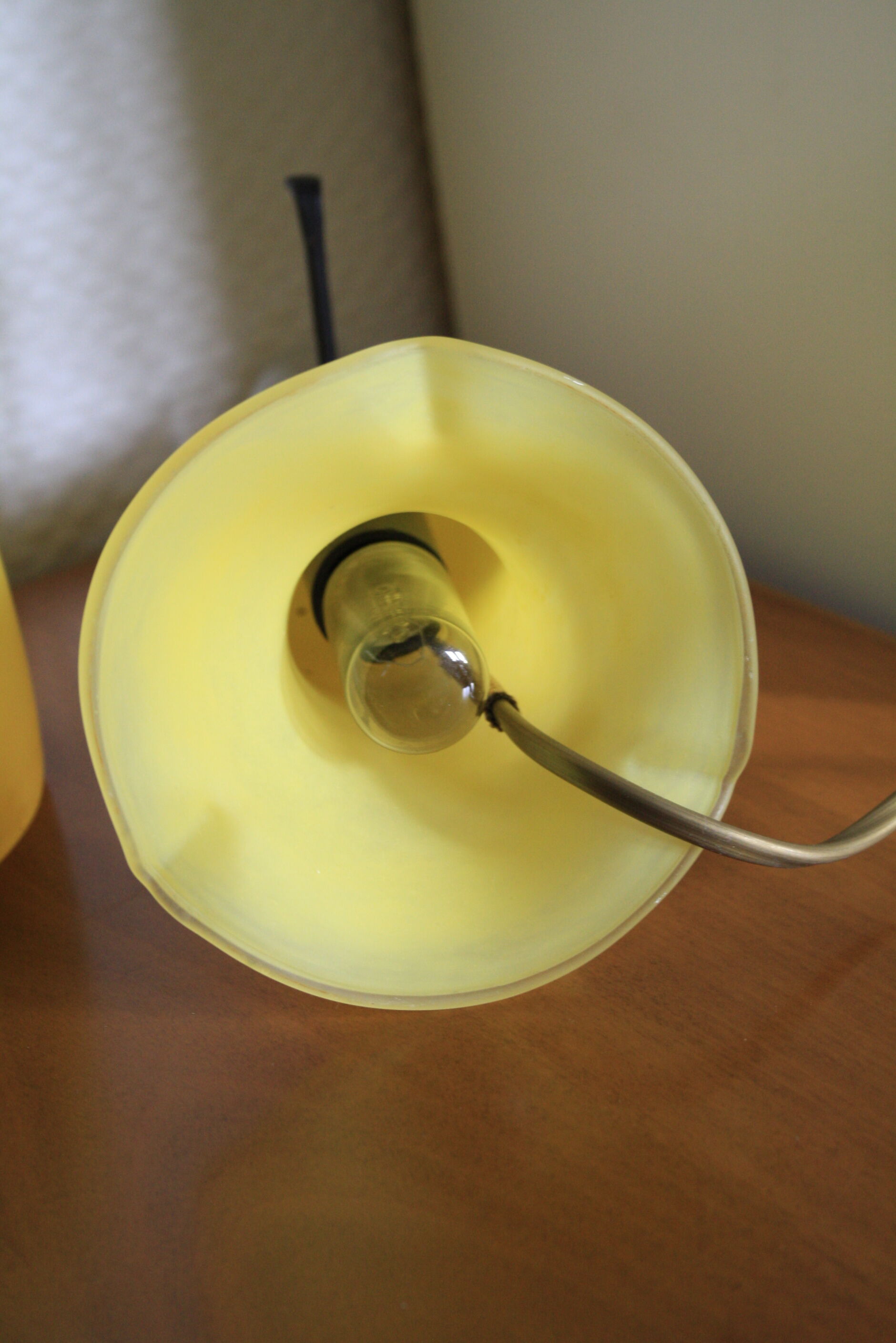 Lampe champignon verre soufflé signée jaune 1970'