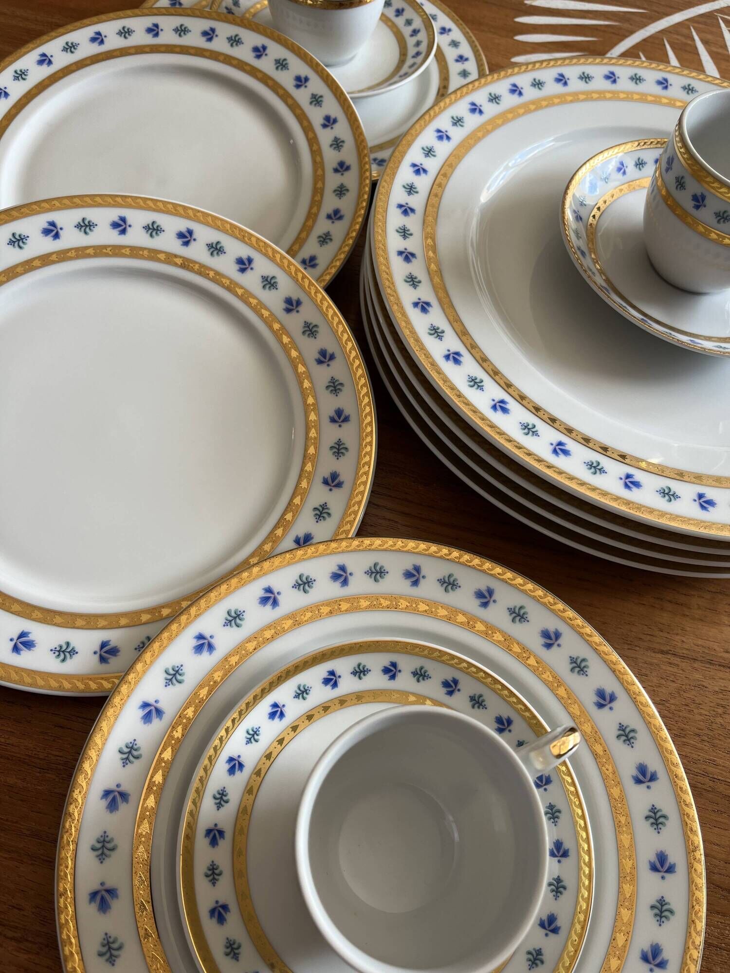 Service of 12 fine porcelain pieces Karlovy Vary Porcelain
