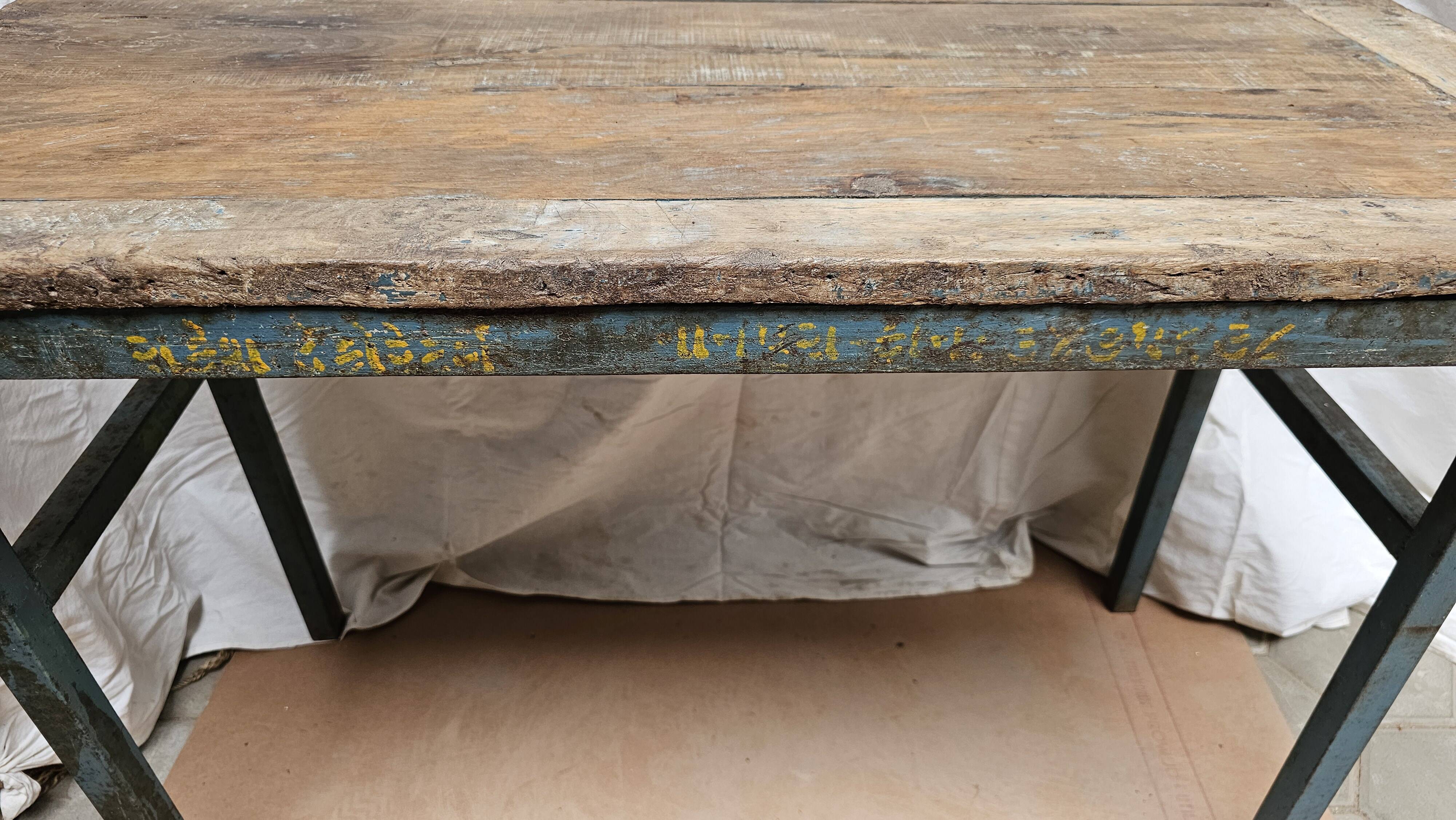 Table pliante d'atelier en teck et fer forgé