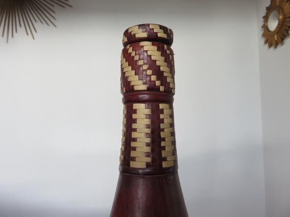 Bouteille éthnique en cuir, années 60-70