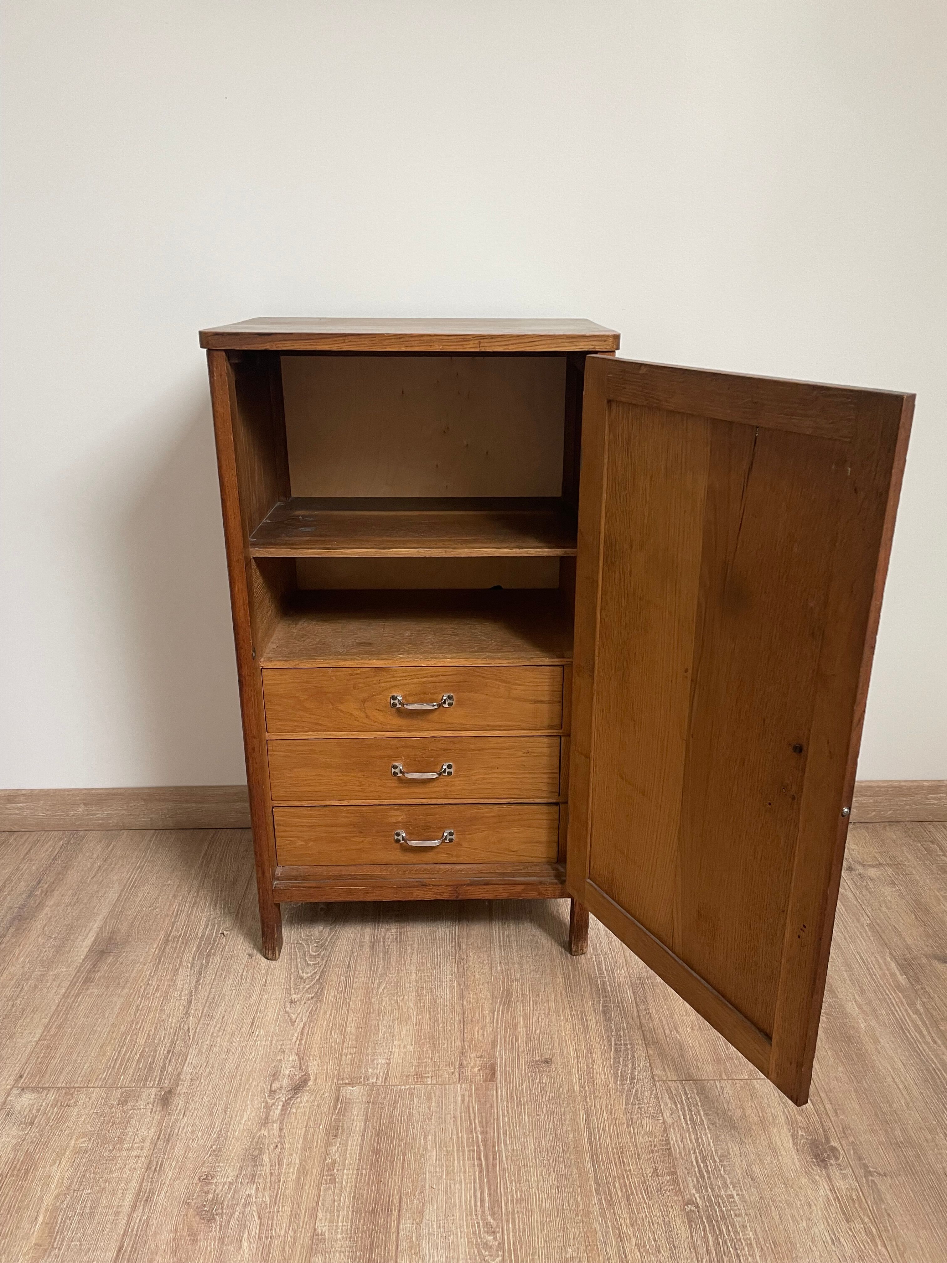 Storage cabinet
