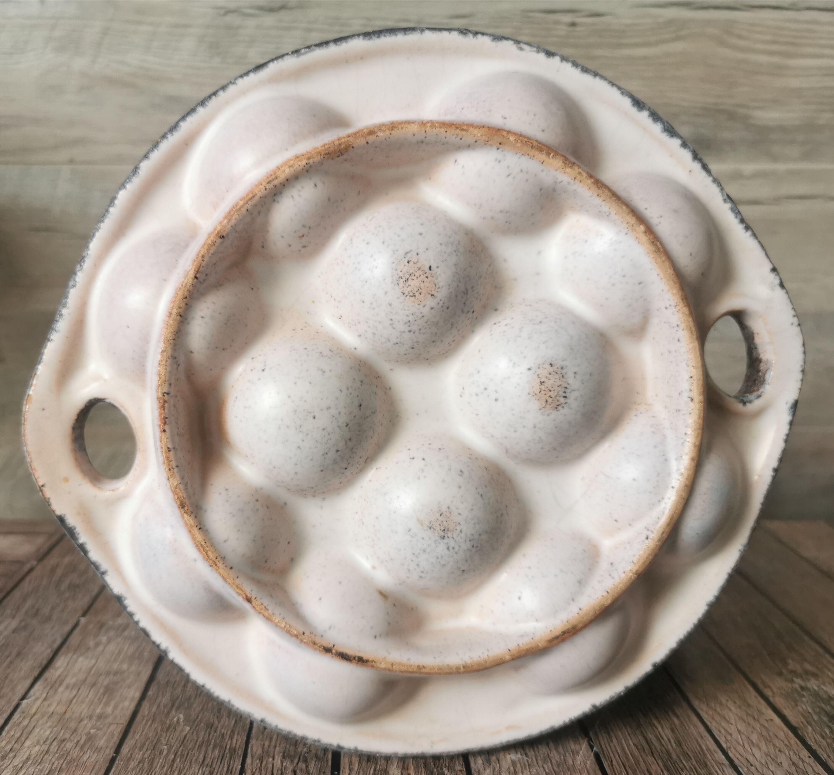 6 glazed ceramic snail plates