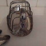 Service a toast with 6 silver-plated spoons.