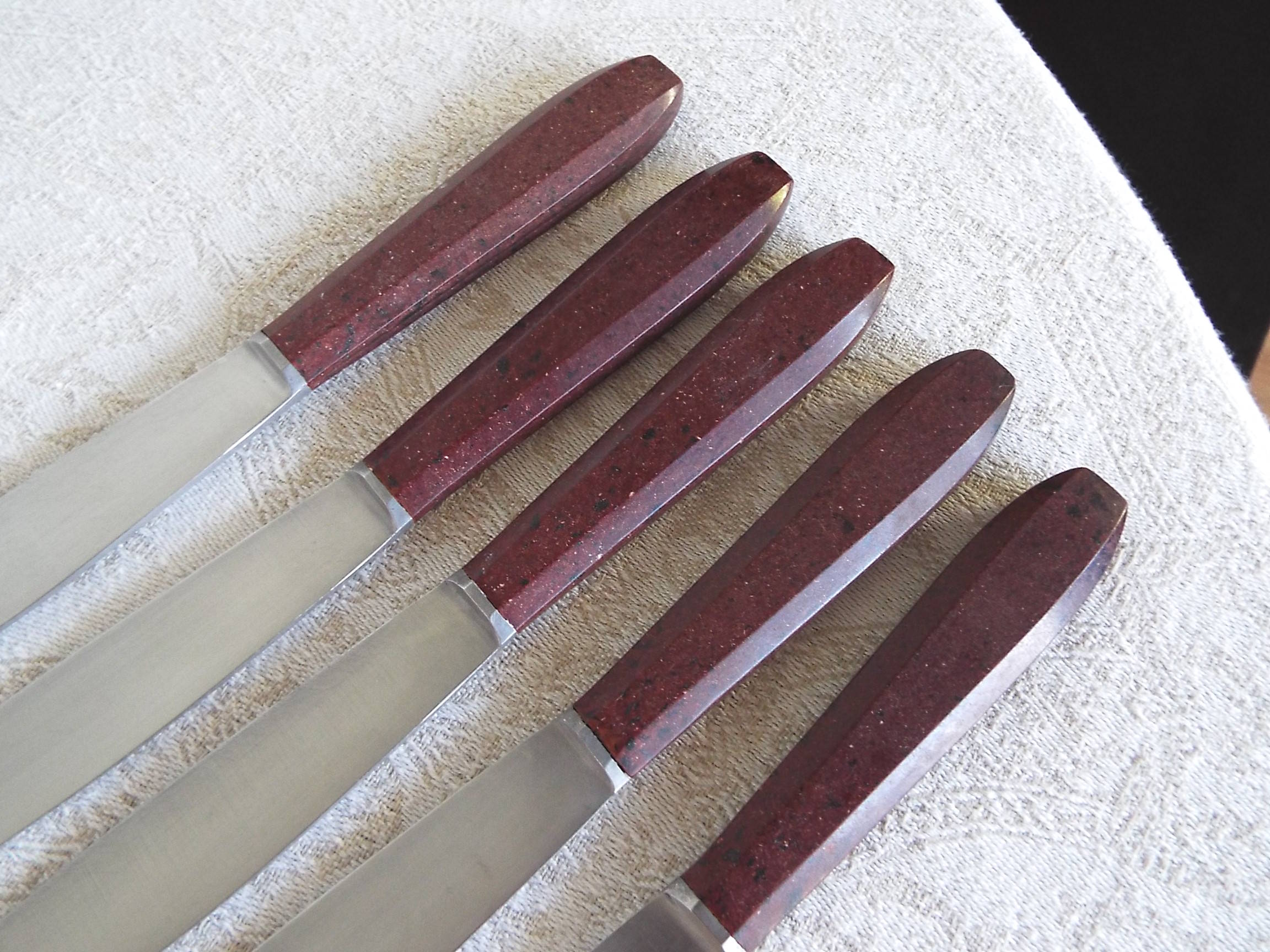 10 1940s bakelite knives