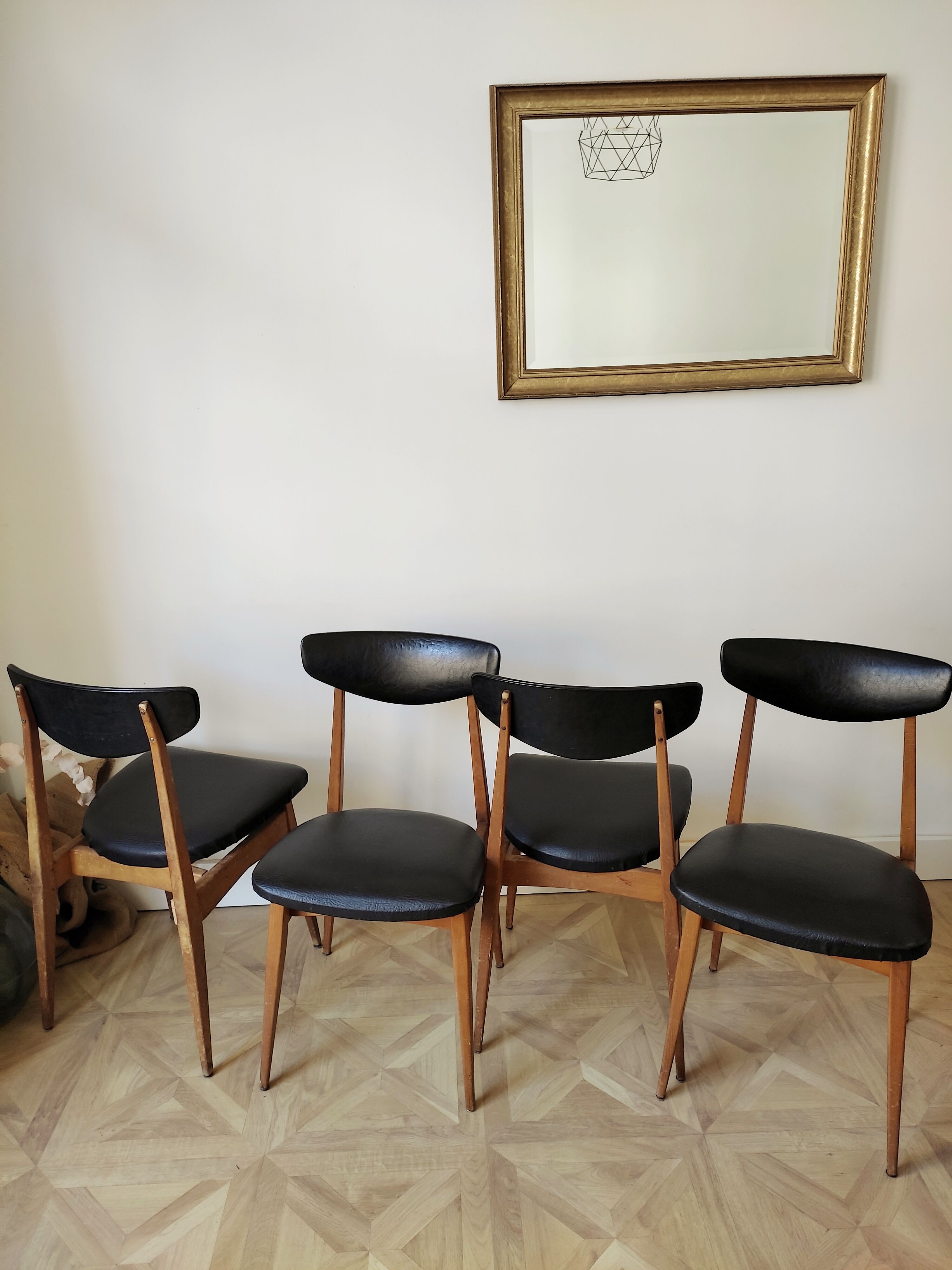 4 chaises scandinaves en skaï et bois