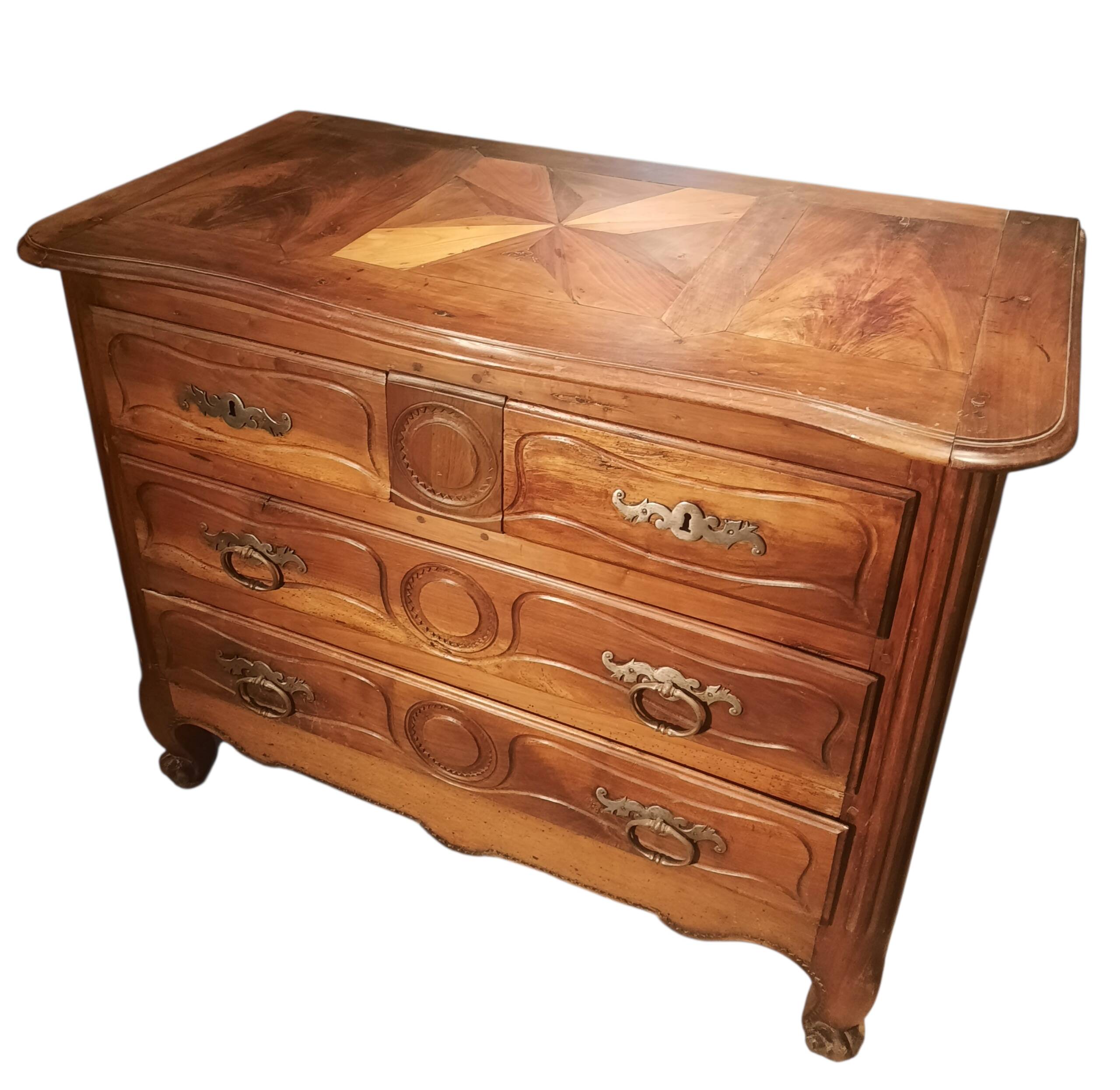 Eighteenth-century solid wood chest of drawers.