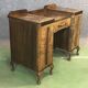 Bureau anglais Art déco en loupe de noyer