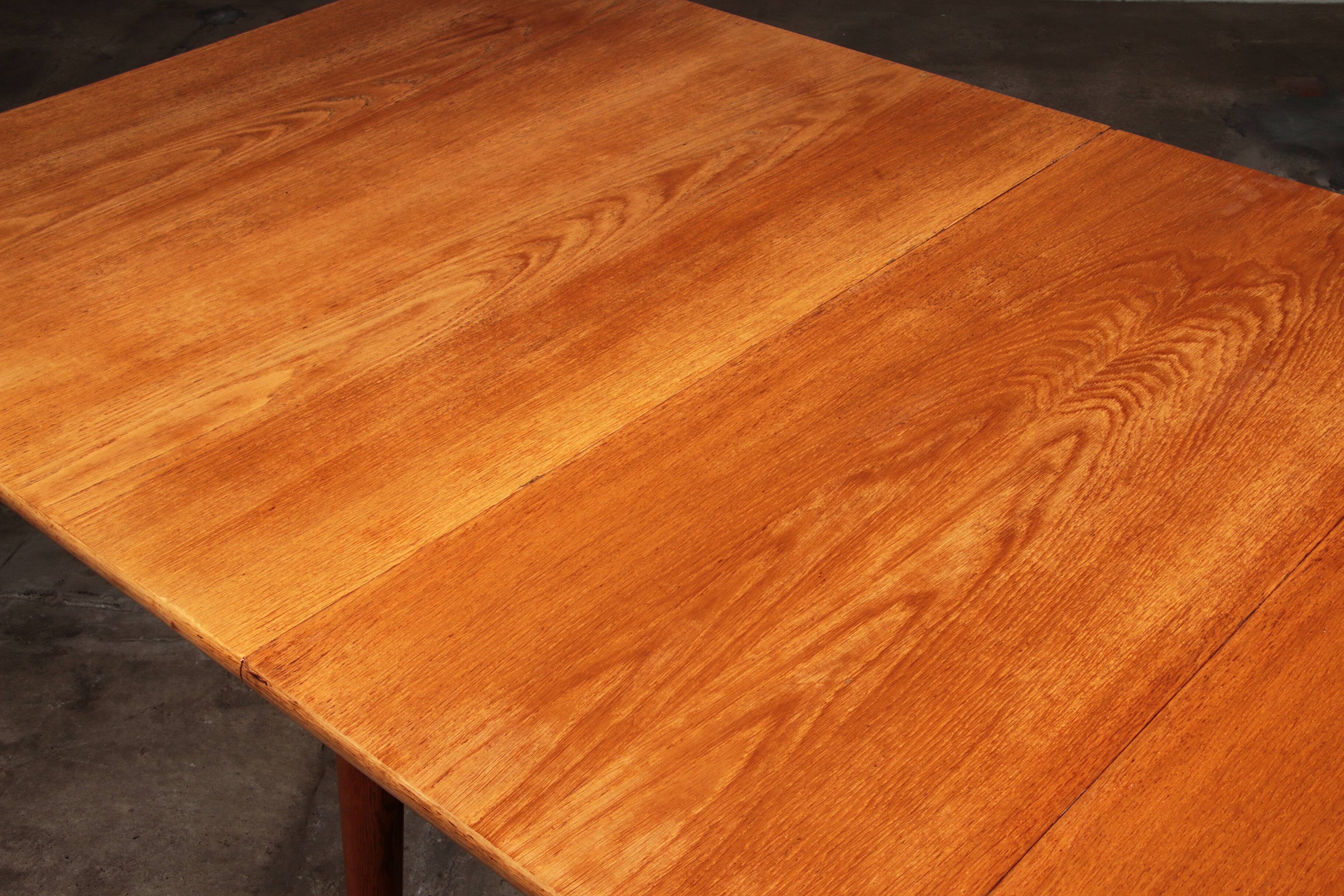 Complete Dining Room Set: 8 Teak CH-29 Sawbuck Chairs & AT 310 Table