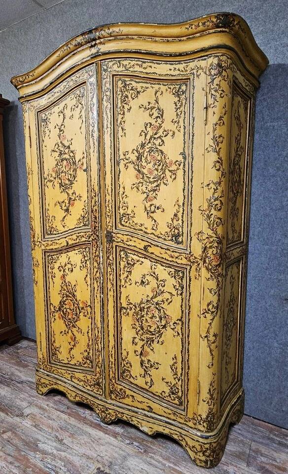 Curved wardrobe painted with floral decoration - late 19th century - Venetian style/XV