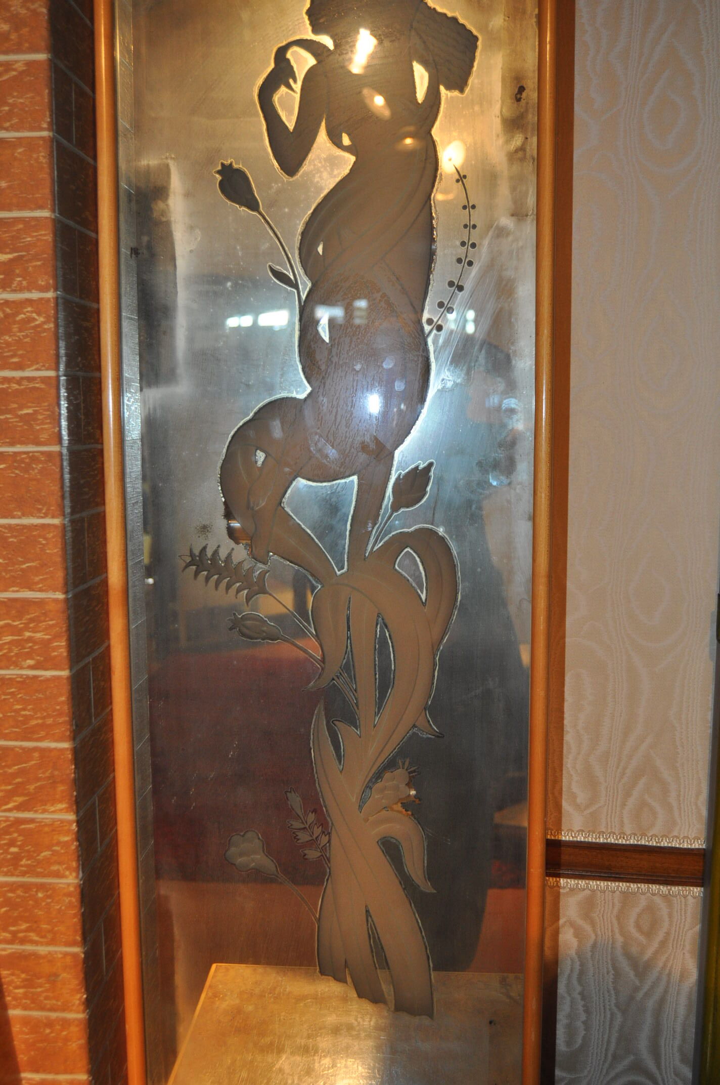 Radio bar and fireplace circa 50