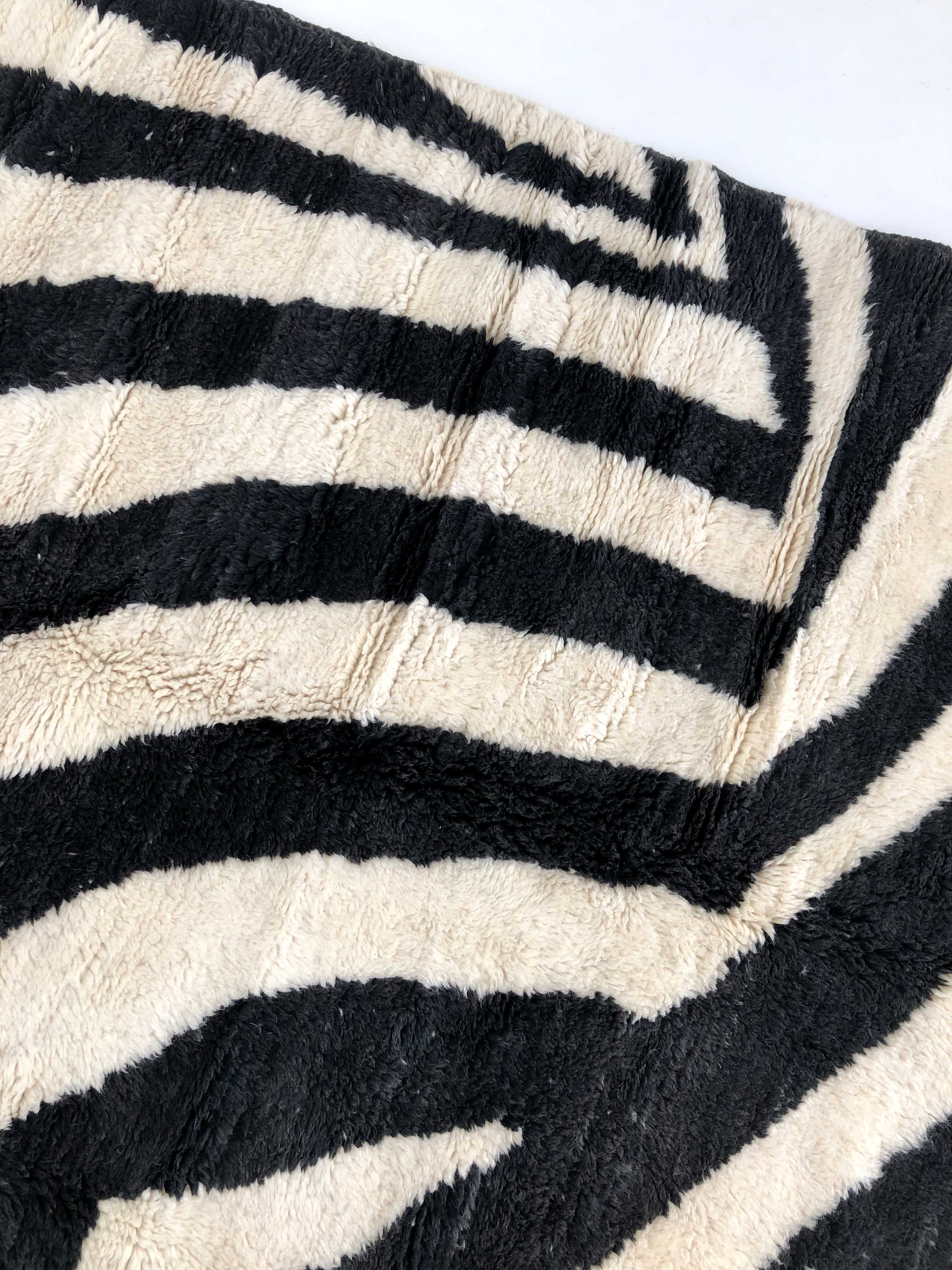 Moroccan berber carpet m'rirt ecru and black 3,43x2,39m