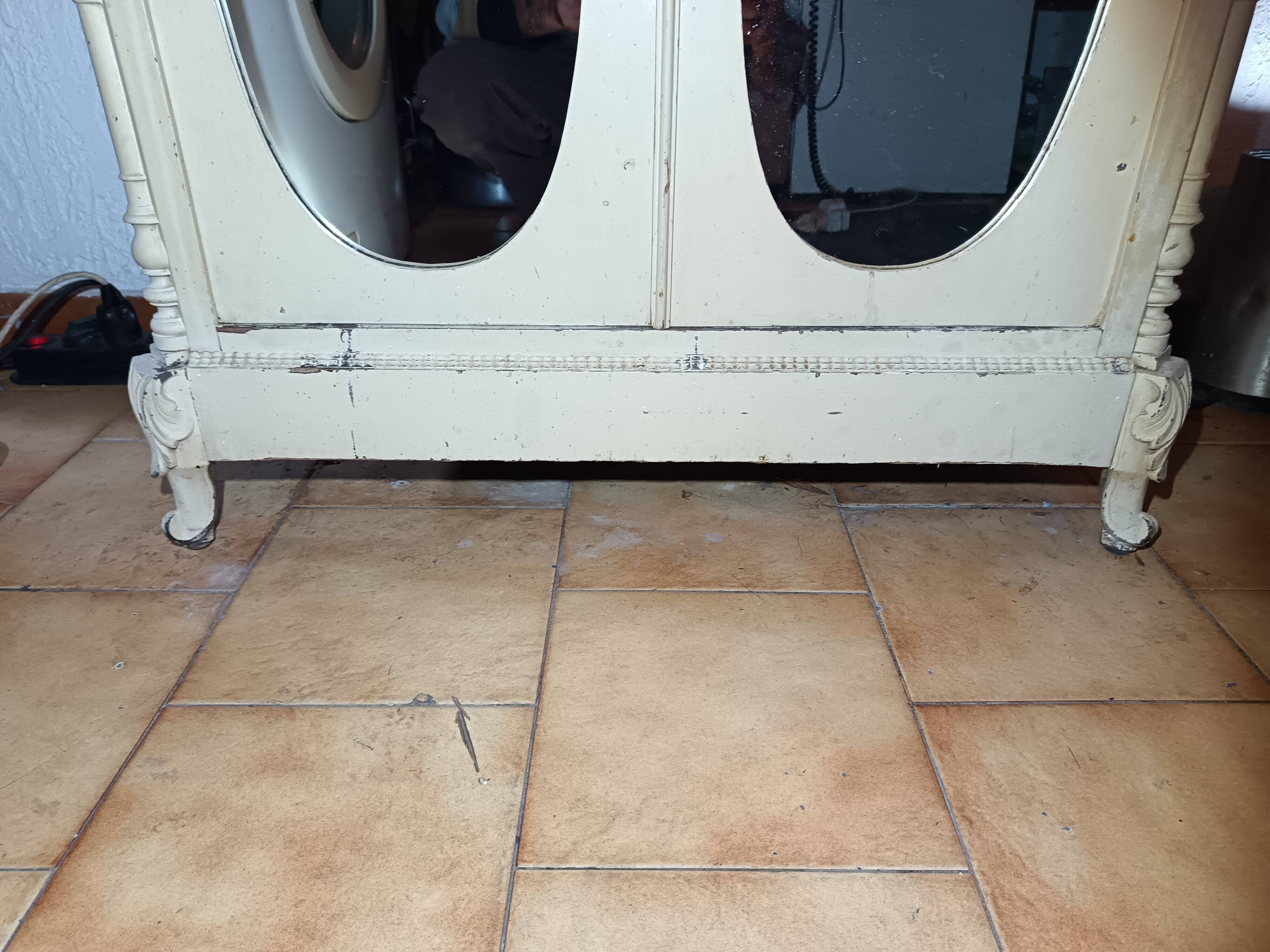 Mahogany sideboard "Napoleon III / Victorian style" from the Baroque period.