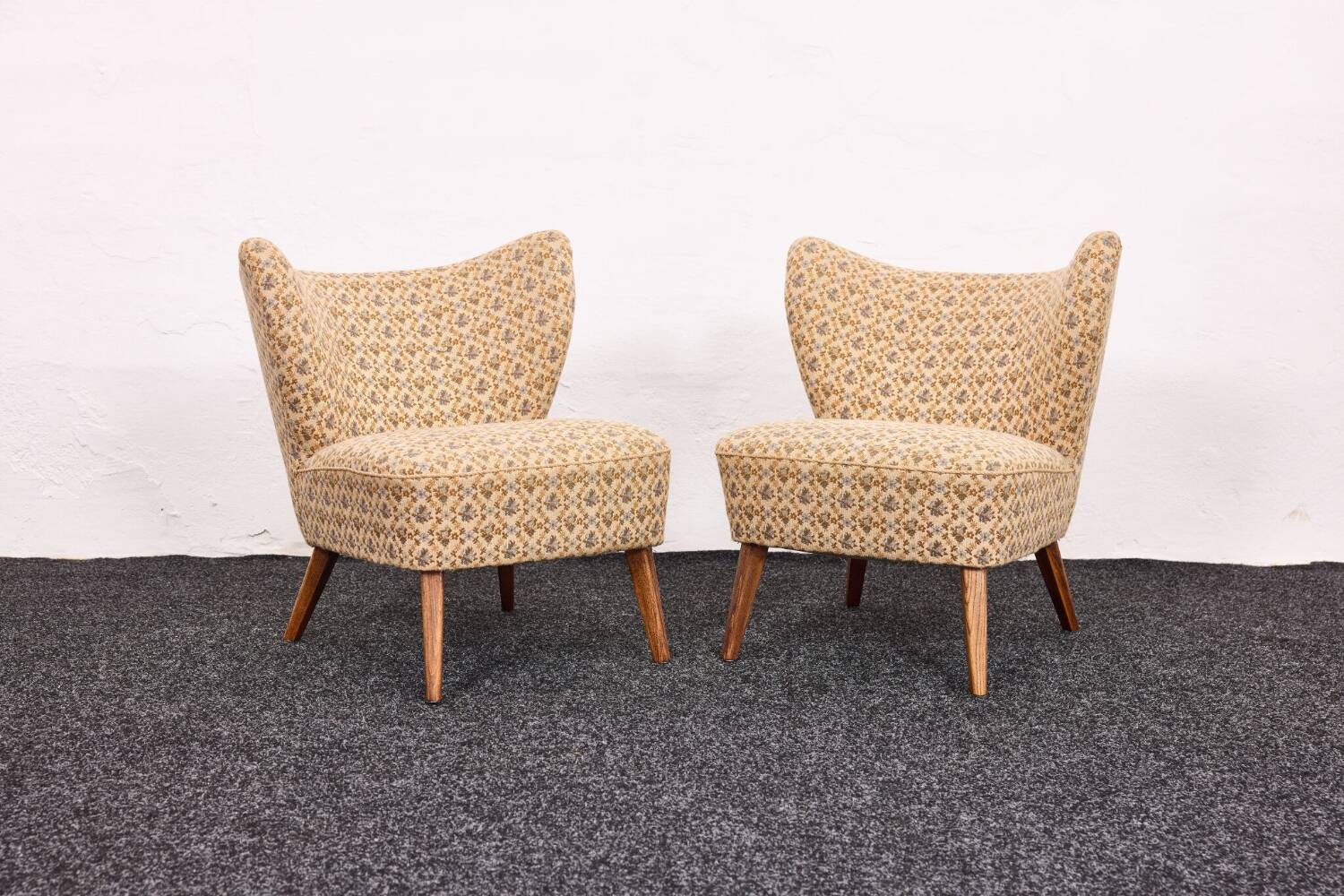 Ensemble canapé et fauteuil cocktail suédois, années 1950 – Dossier courbé