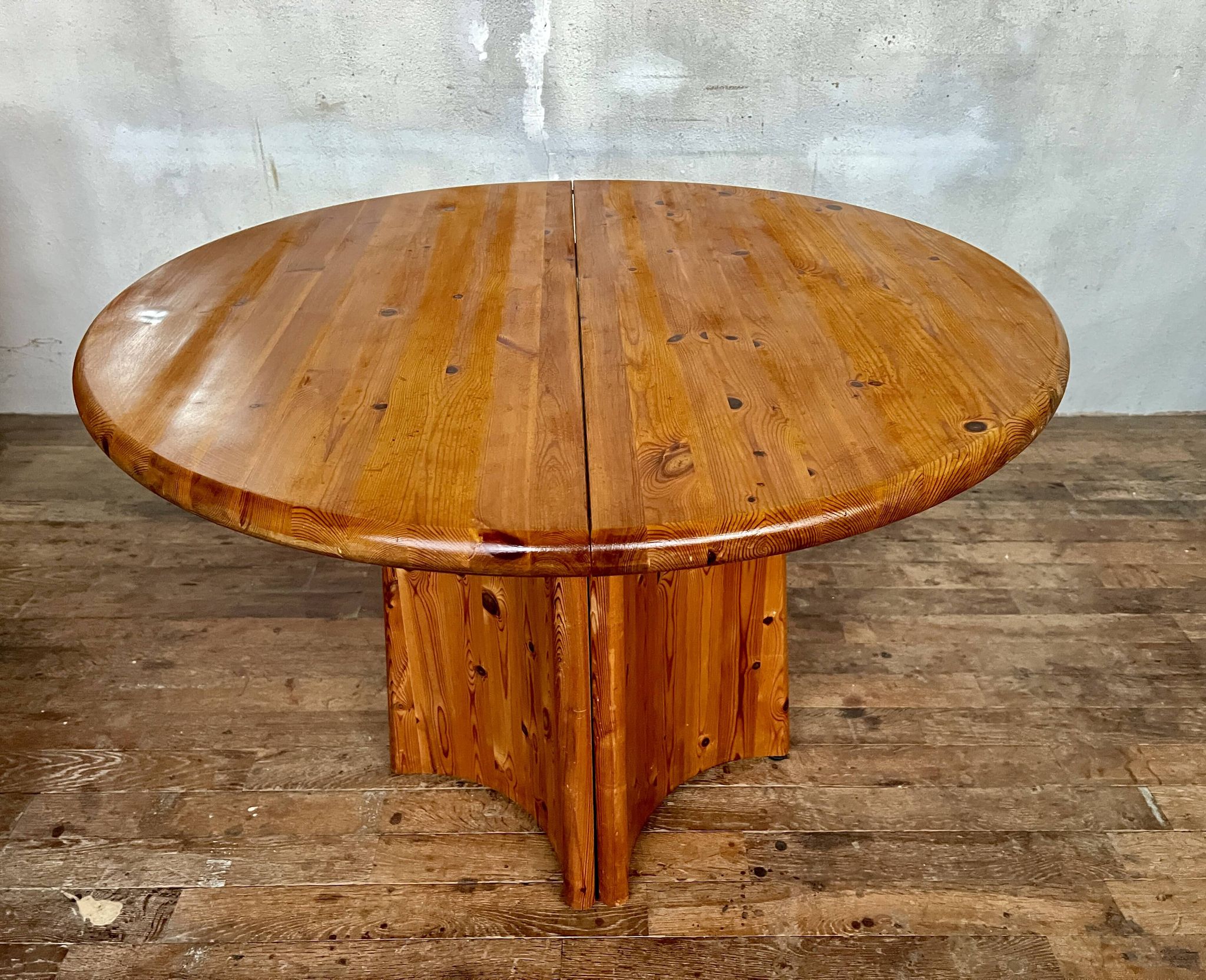 Large Scandinavian pine table - 6 chairs