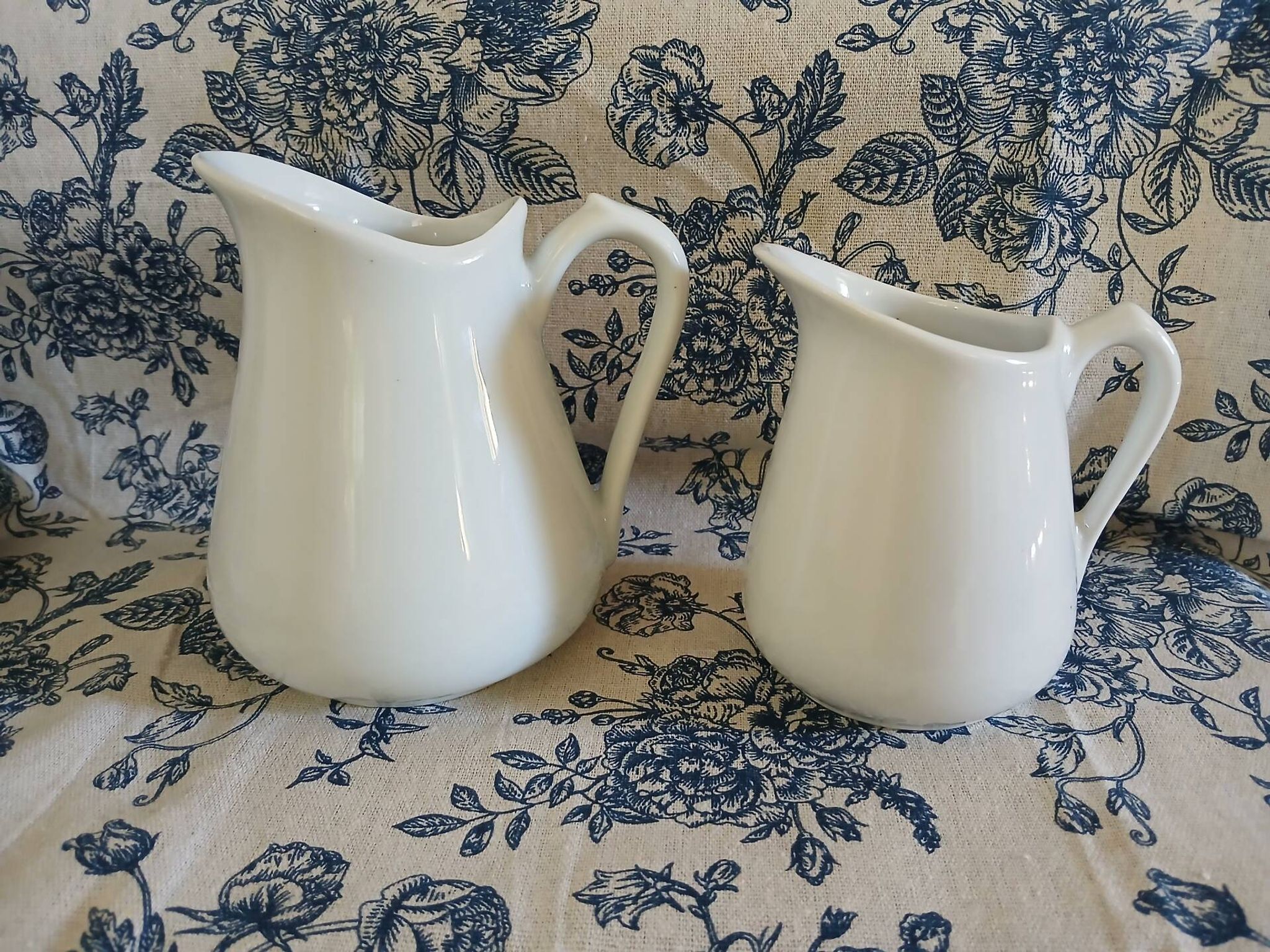 2 small vintage jugs