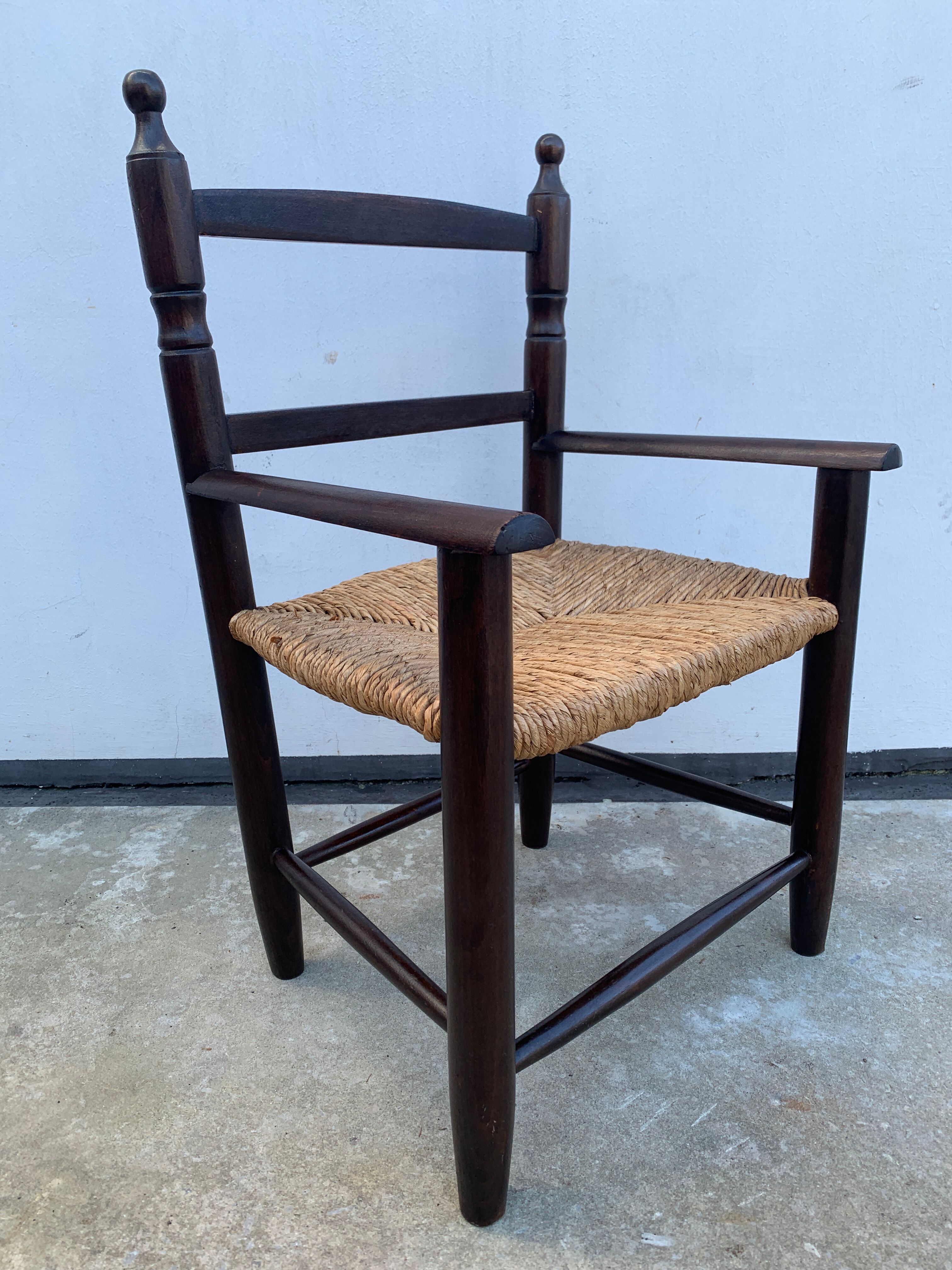 Fauteuil en bois et paille pour enfant