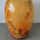 Soisy vase on school