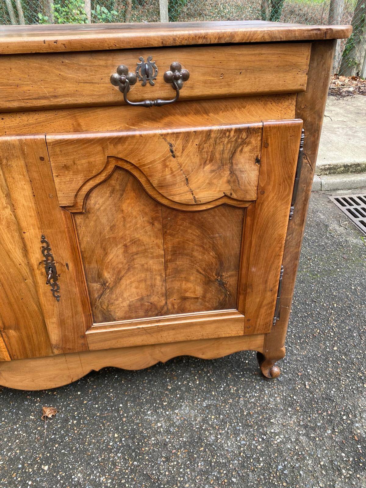 Louis XV buffet in solid wood, 18th century, 153cm.