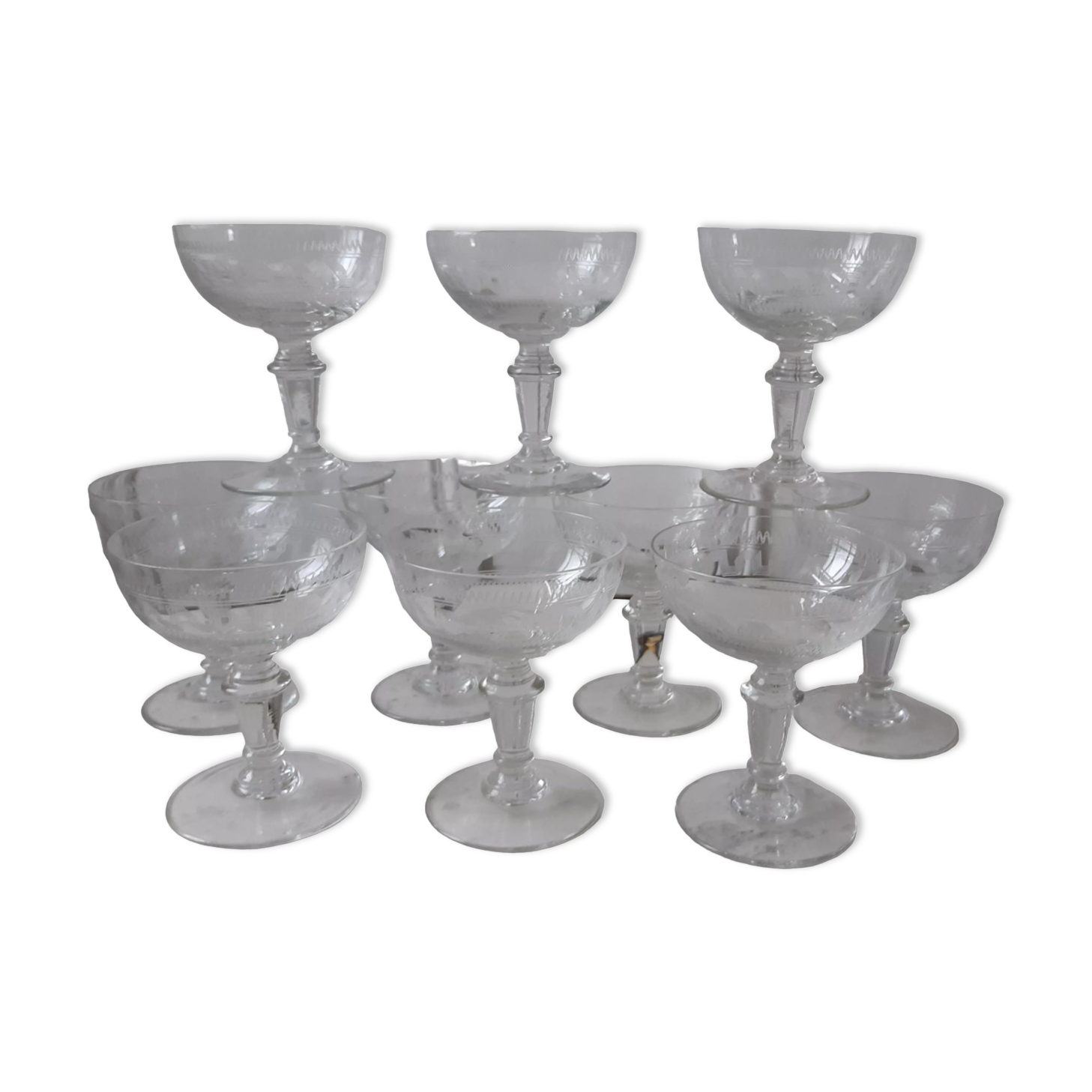 Ensemble de 10 coupes à champagne en cristal gravé fin XIXème