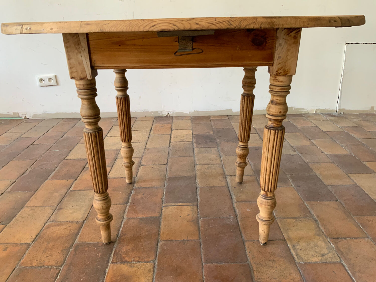 Table Louis Philippe