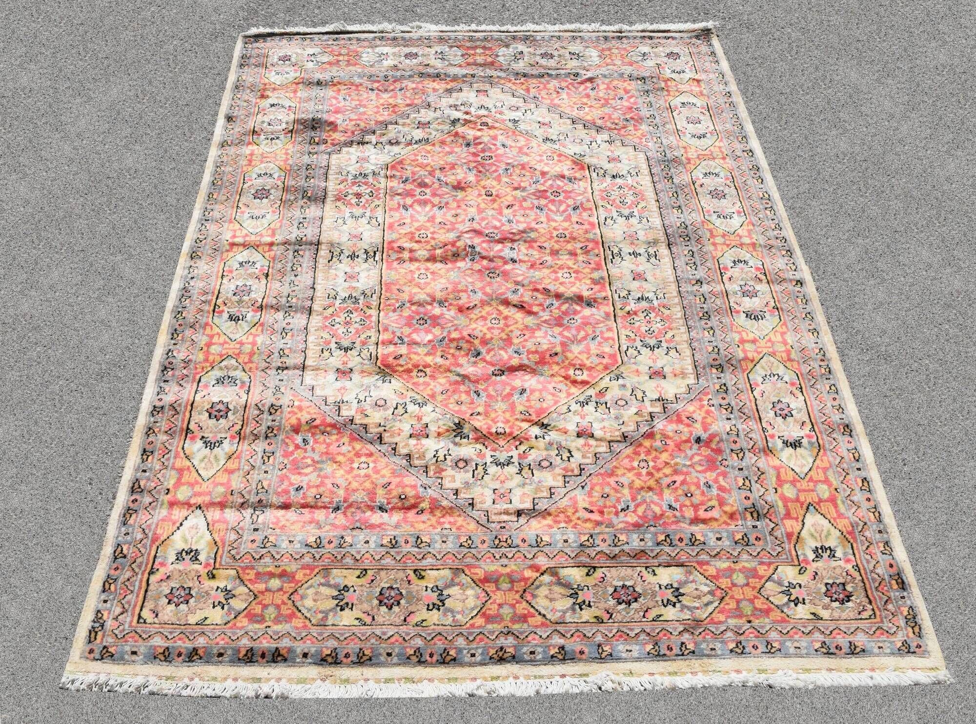 Jihangie wool and silk oriental carpet : 1.28 x 1.90 m