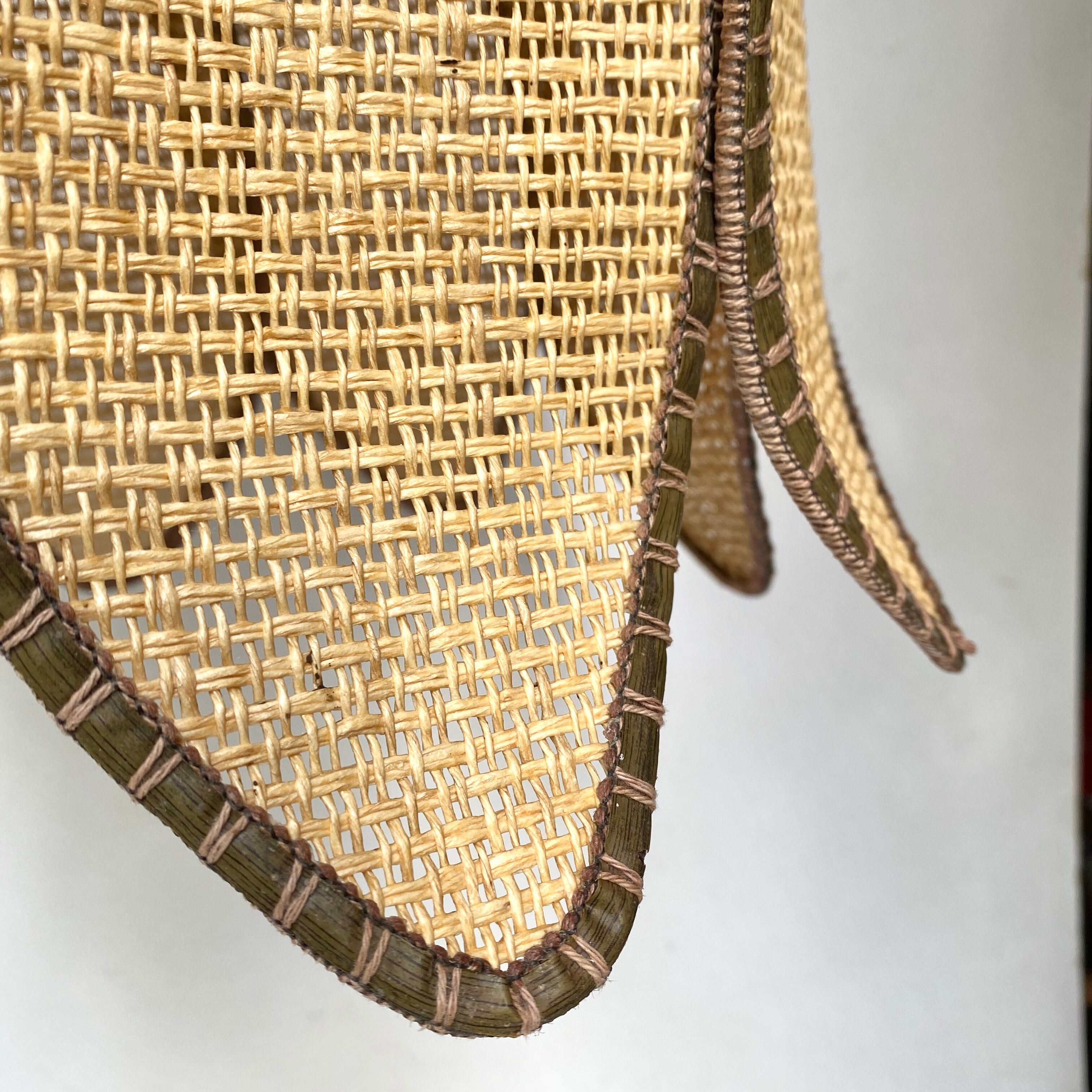 Vintage rattan flower pendant lamp