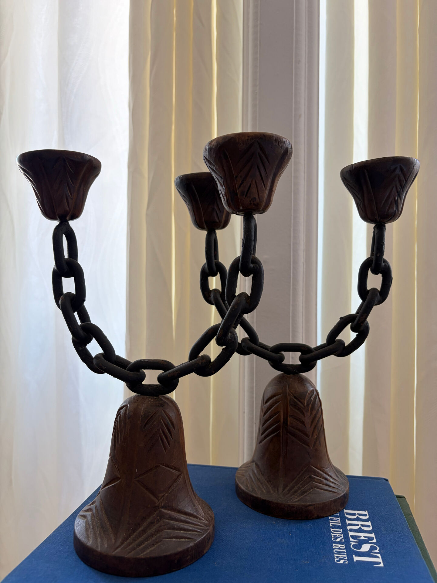 Paire de bougeoirs brutalistes