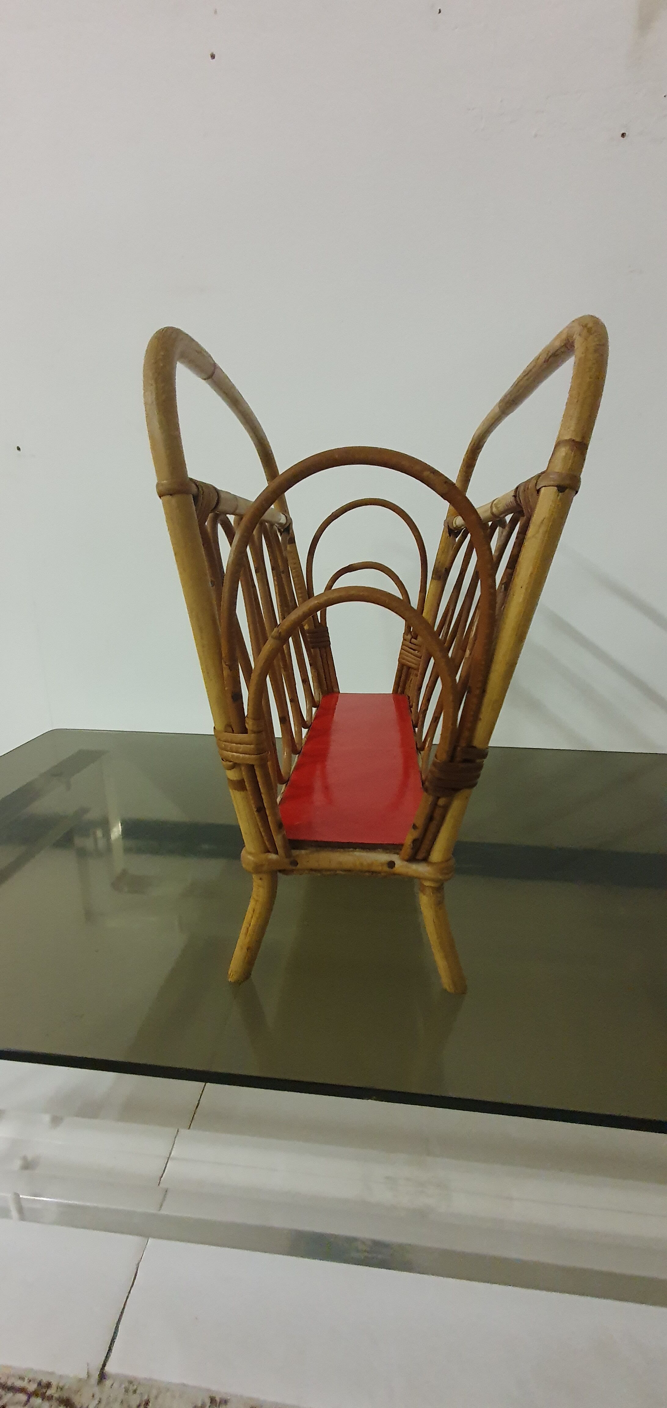 Magazine door in rattan and formica