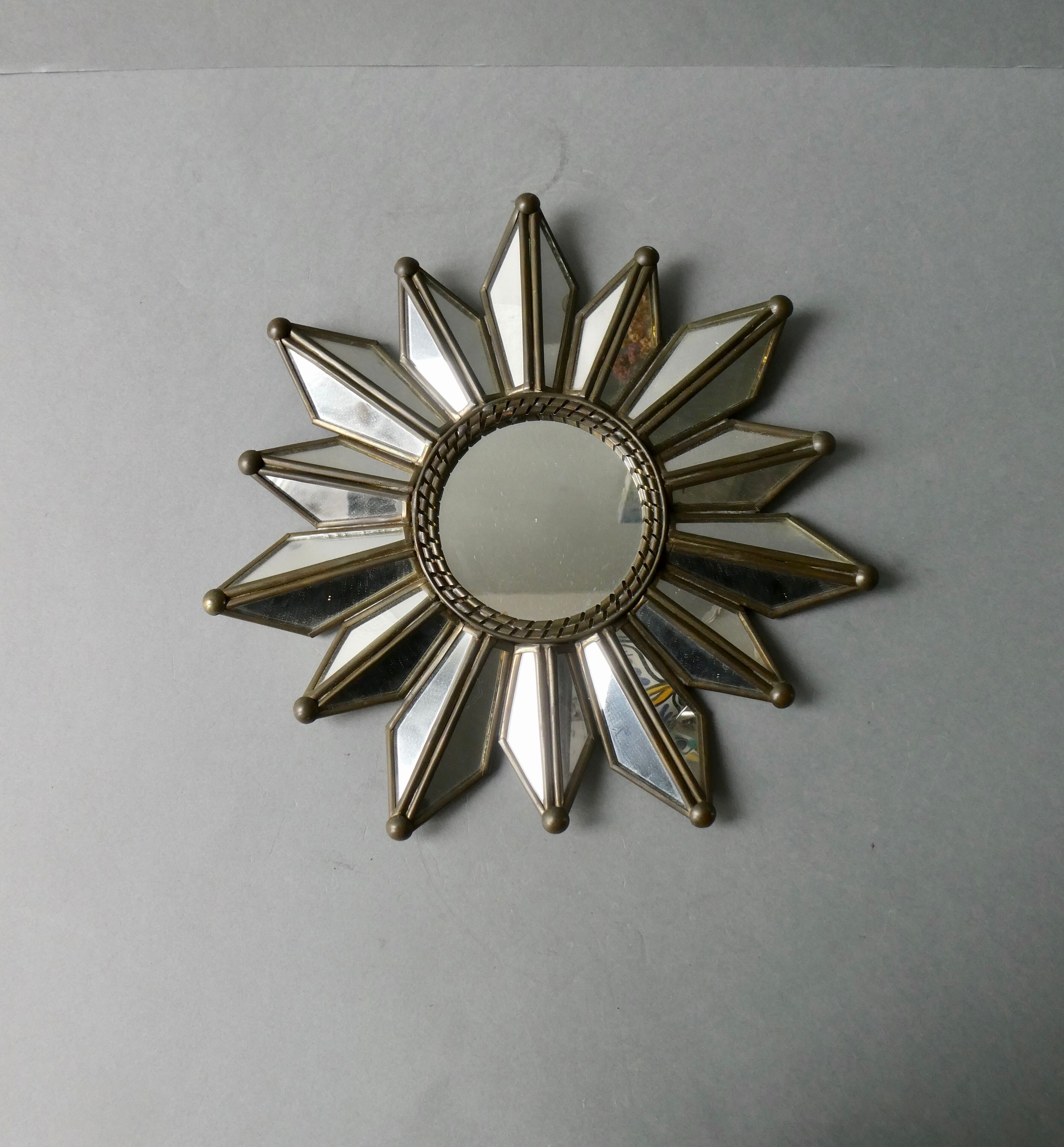 Mirror shape sun with parecloses of mirrors