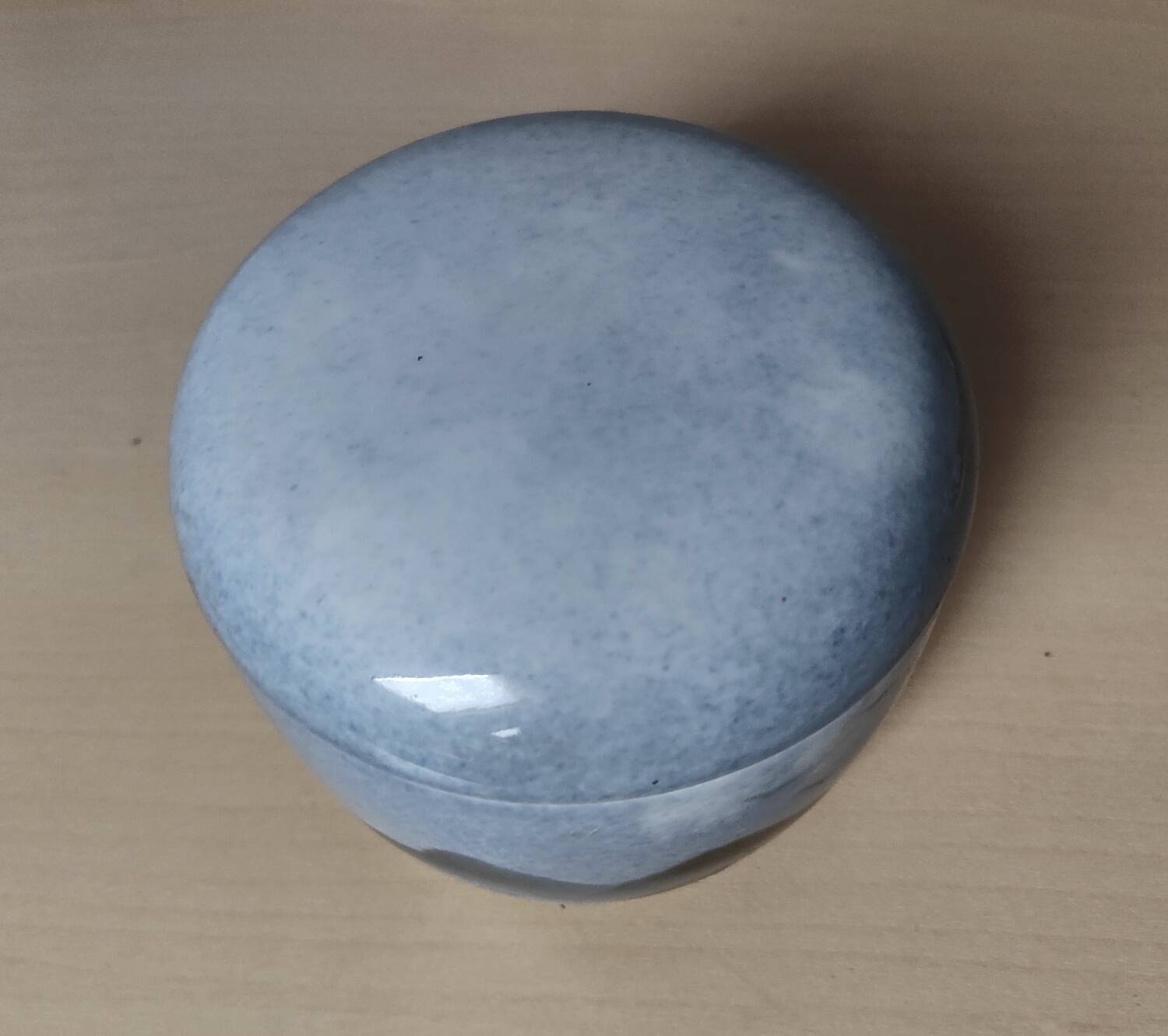 Blue covered pot with virebent