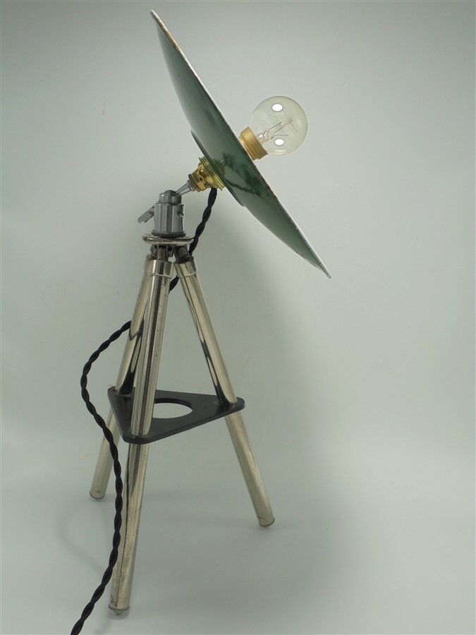 Lampe tripode à hauteur réglable