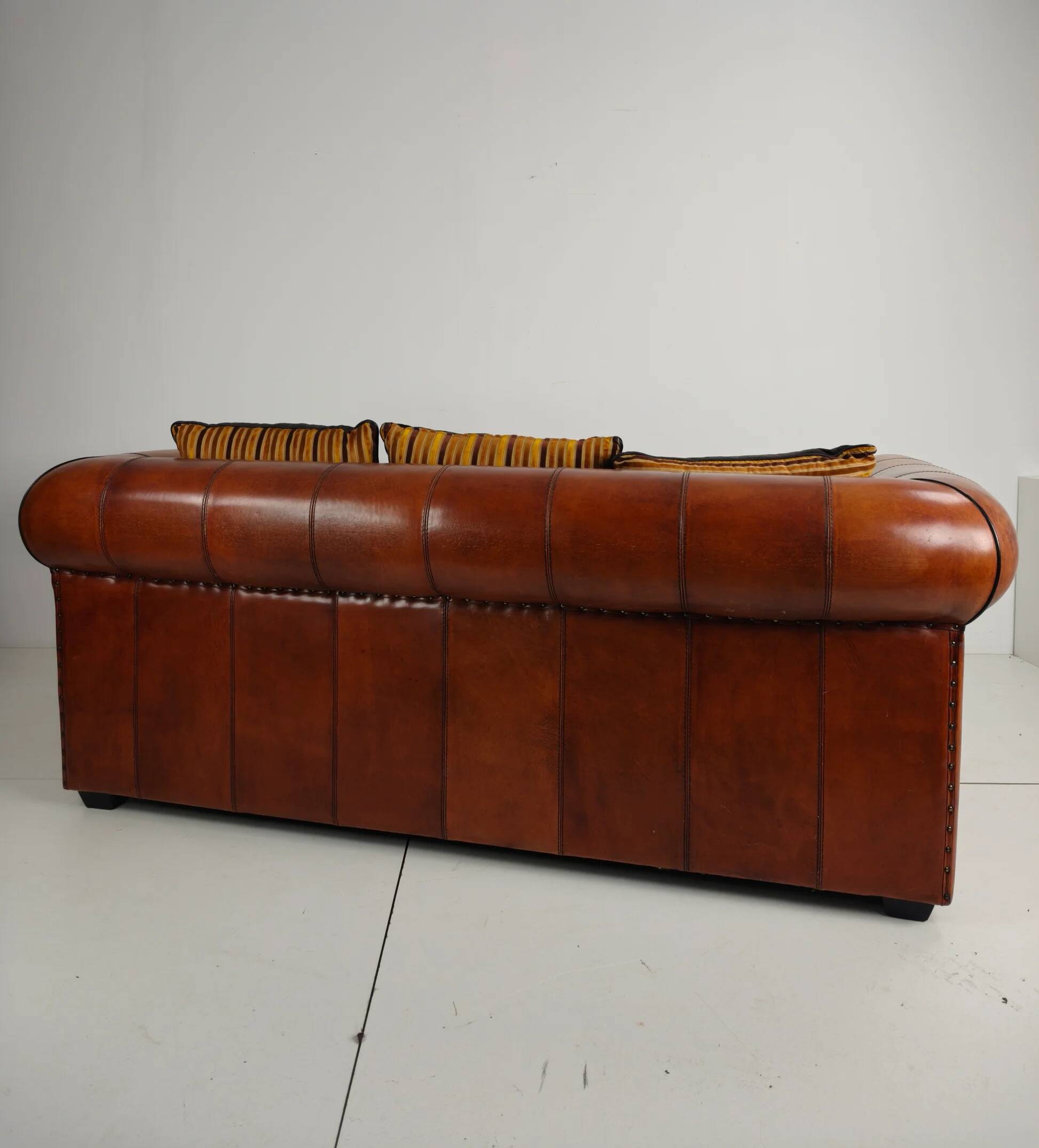 Canapé 2,5 places de luxe en peau de mouton faite à la main – par Lounge Atelier