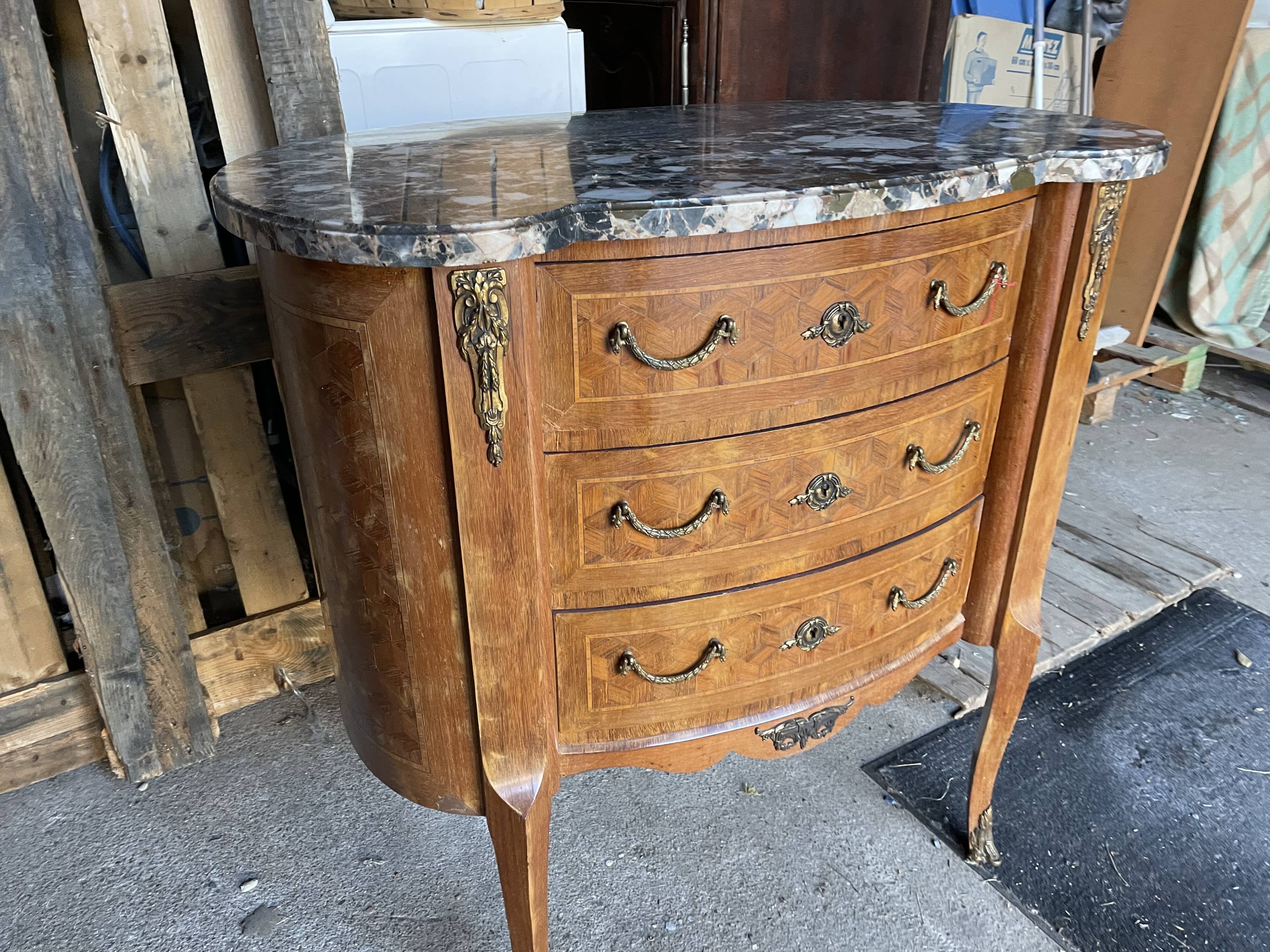 Chest of drawers Louis XVI rognon