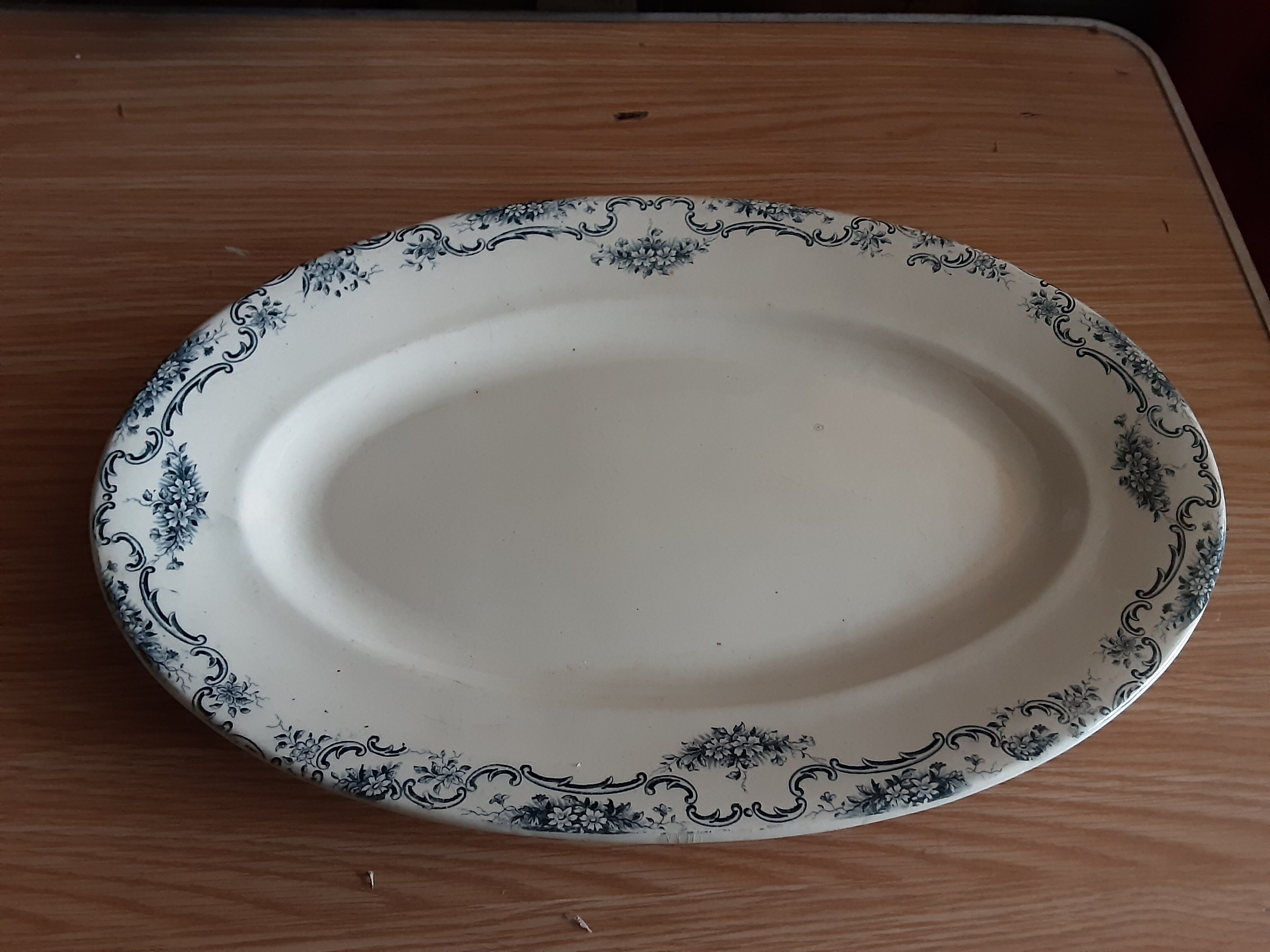 Plat  ovale  terre de fer faience  salin  modele  yvonne