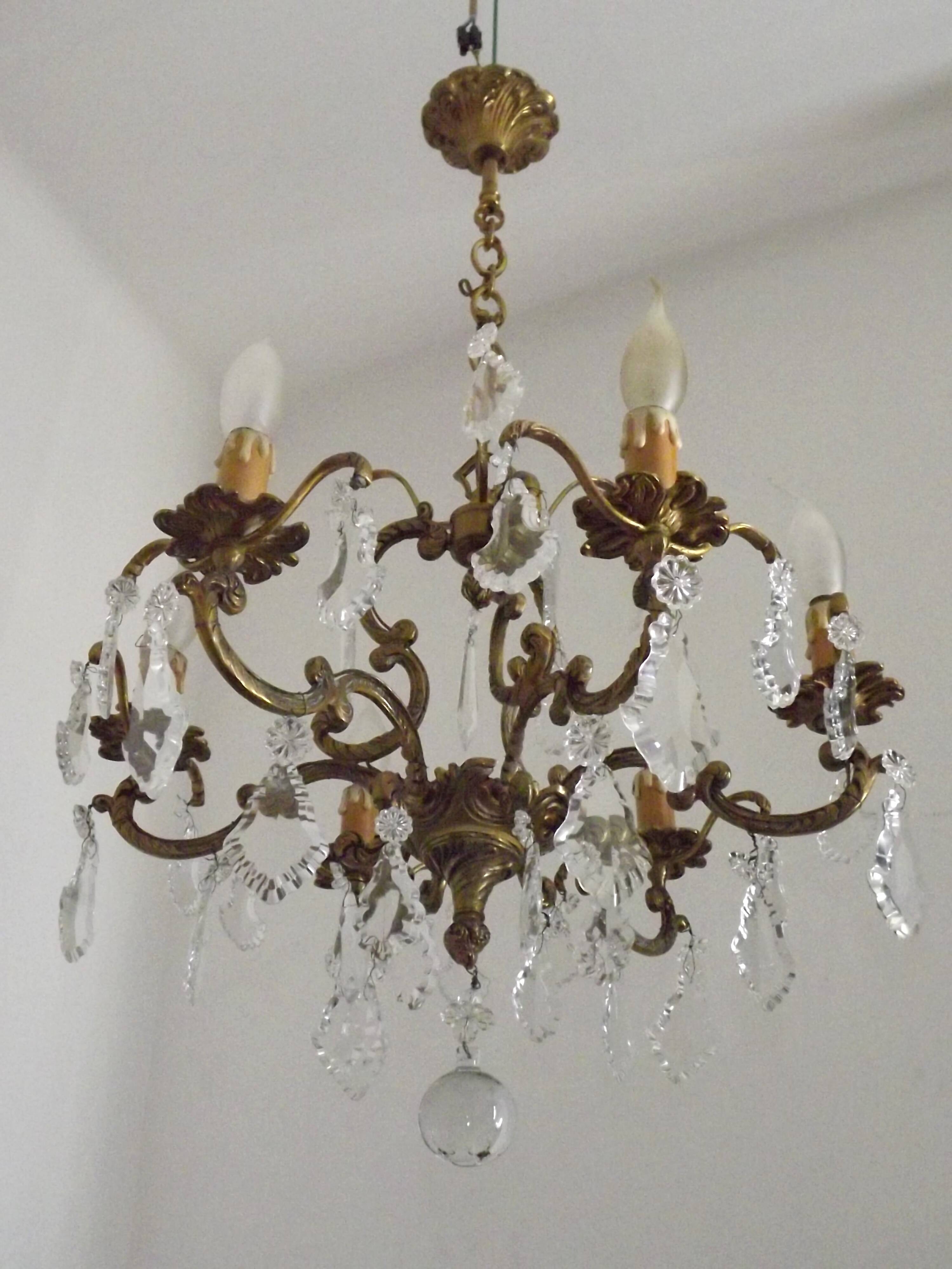 Lustre en bronze à 6 lumières, en cristal, en cage à 3 côtés de style Art Nouveau.