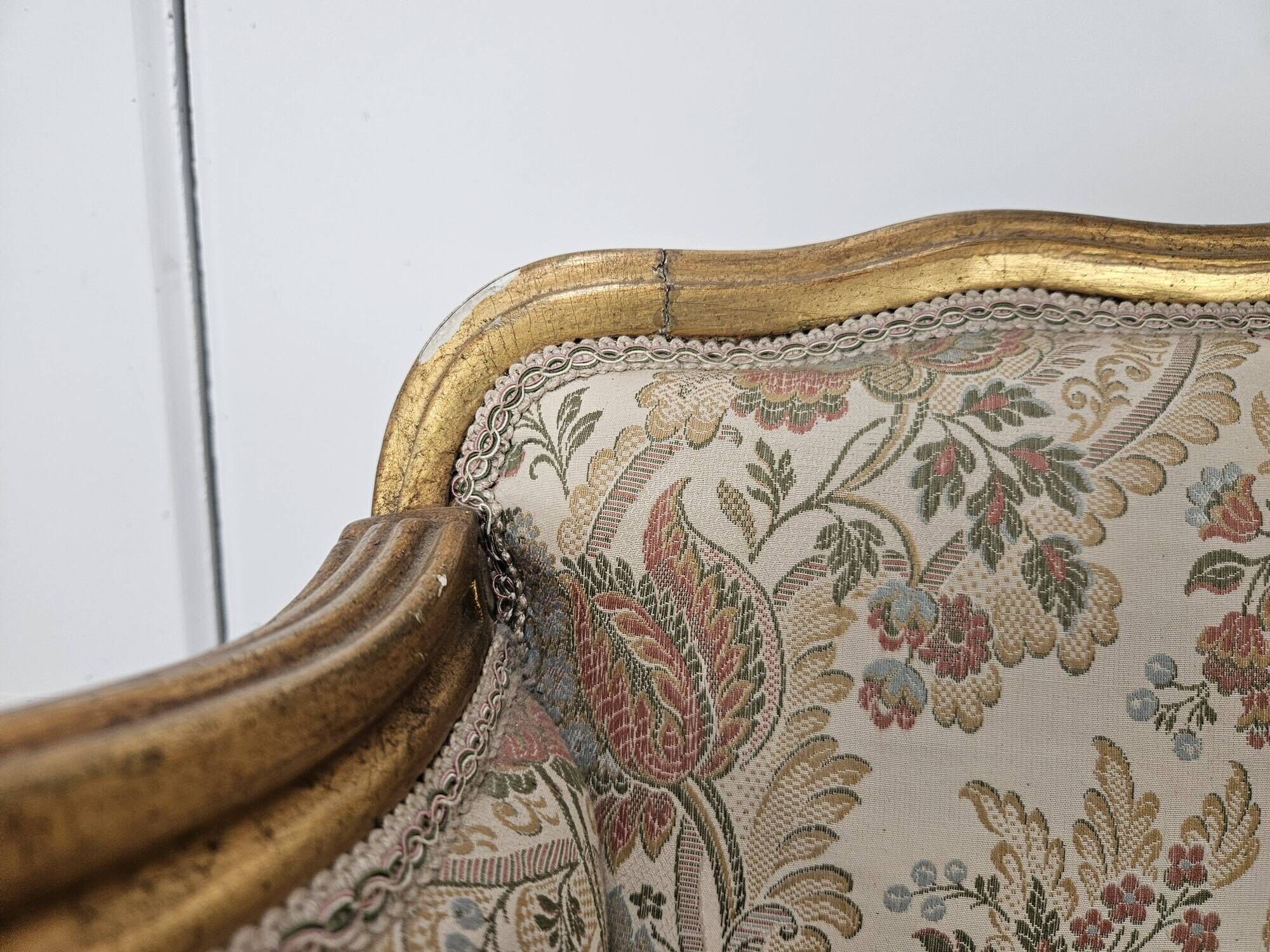 20th Century Italian Baroque Style Sofa in Carved and Gilded Wood